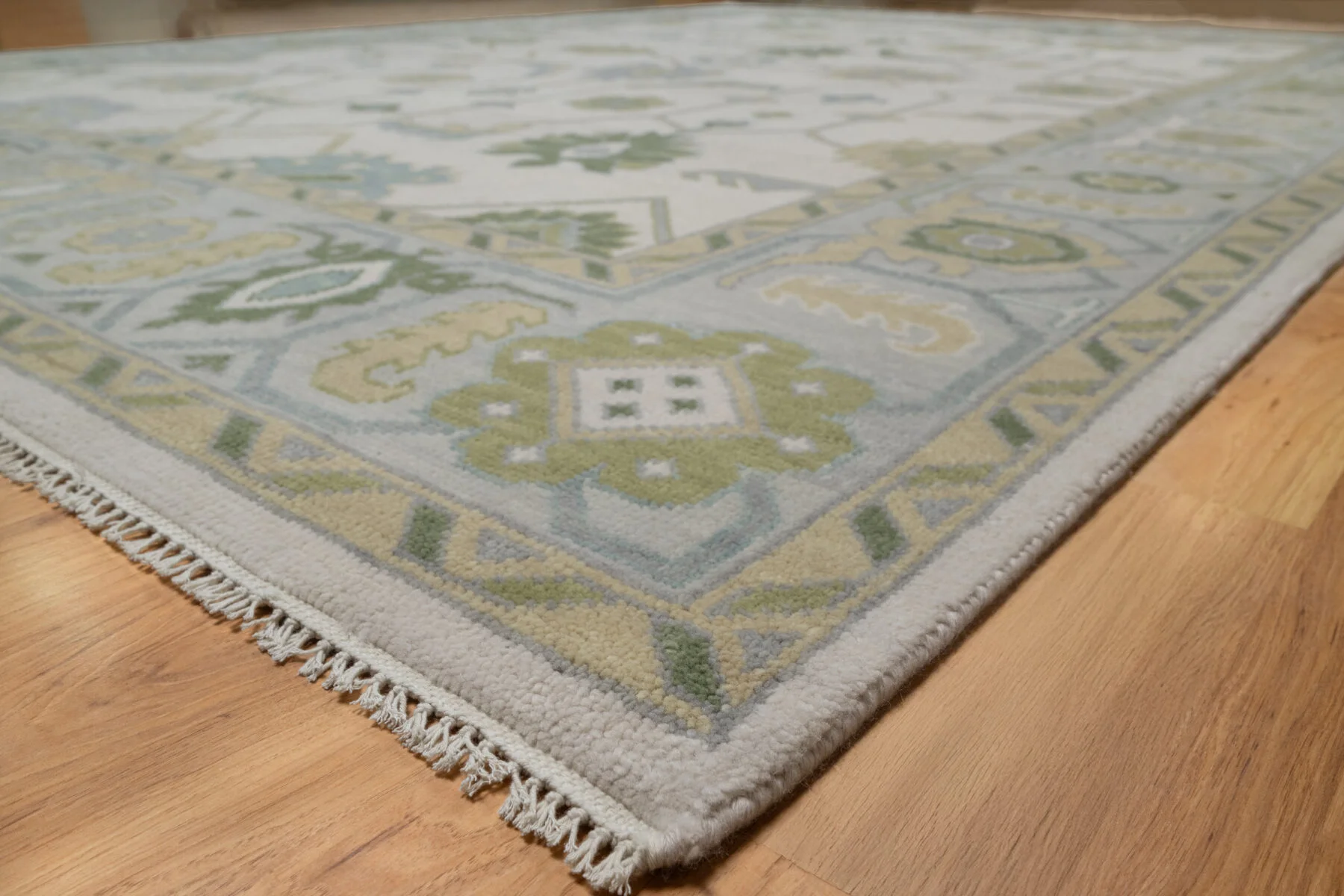 Cream & Blue Hand-Knotted Oushak Rug – Palmette & Vine