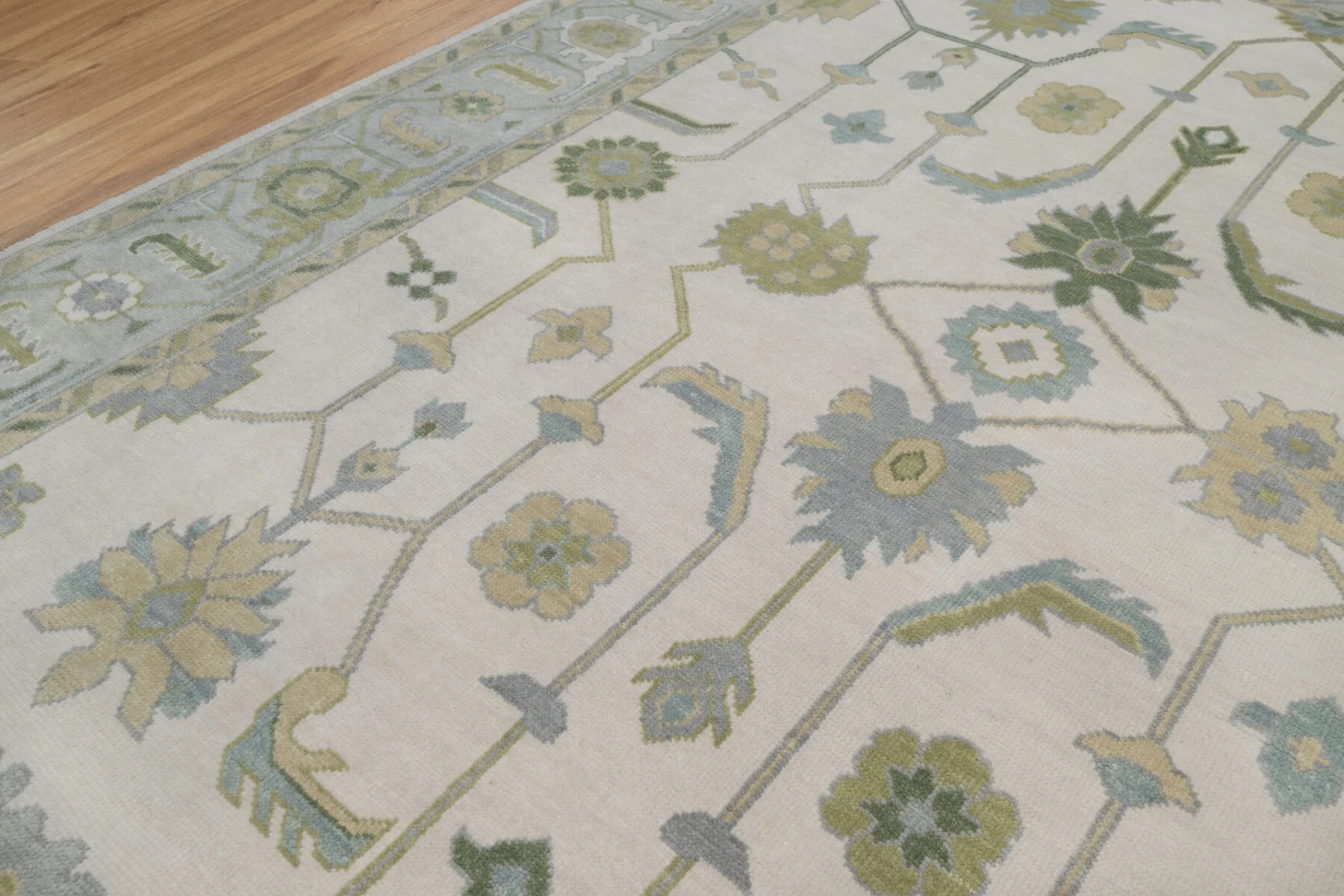 Cream & Blue Hand-Knotted Oushak Rug – Palmette & Vine