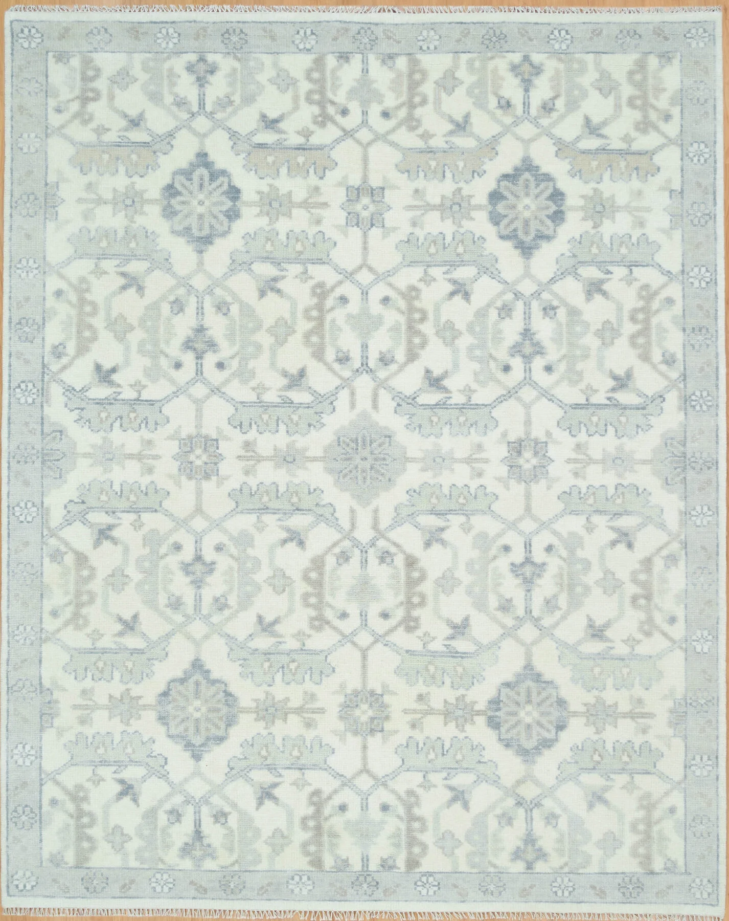 Ivory Hand-Knotted Oushak Rug – Palmette & Lattice