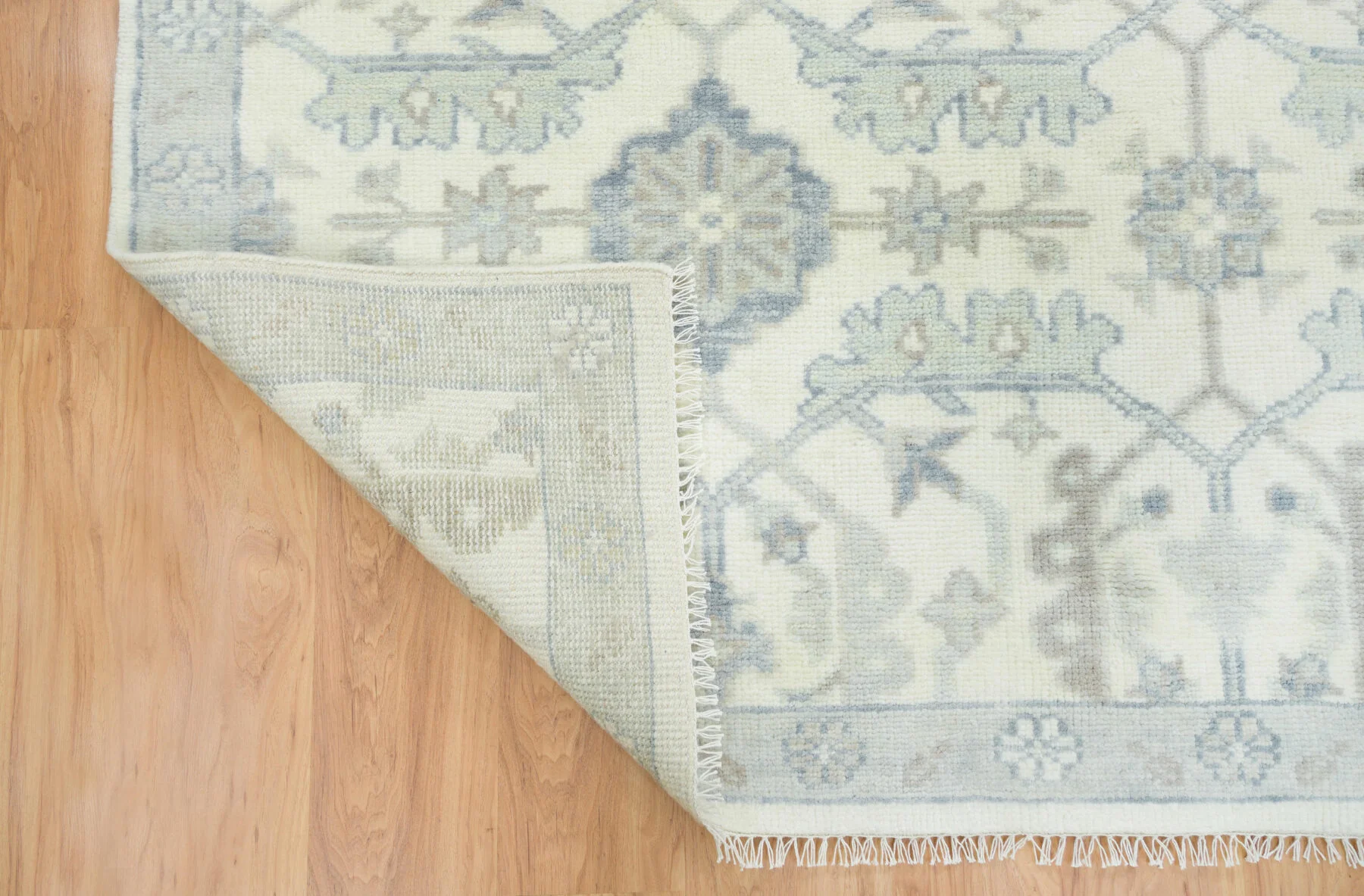 Ivory Hand-Knotted Oushak Rug – Palmette & Lattice