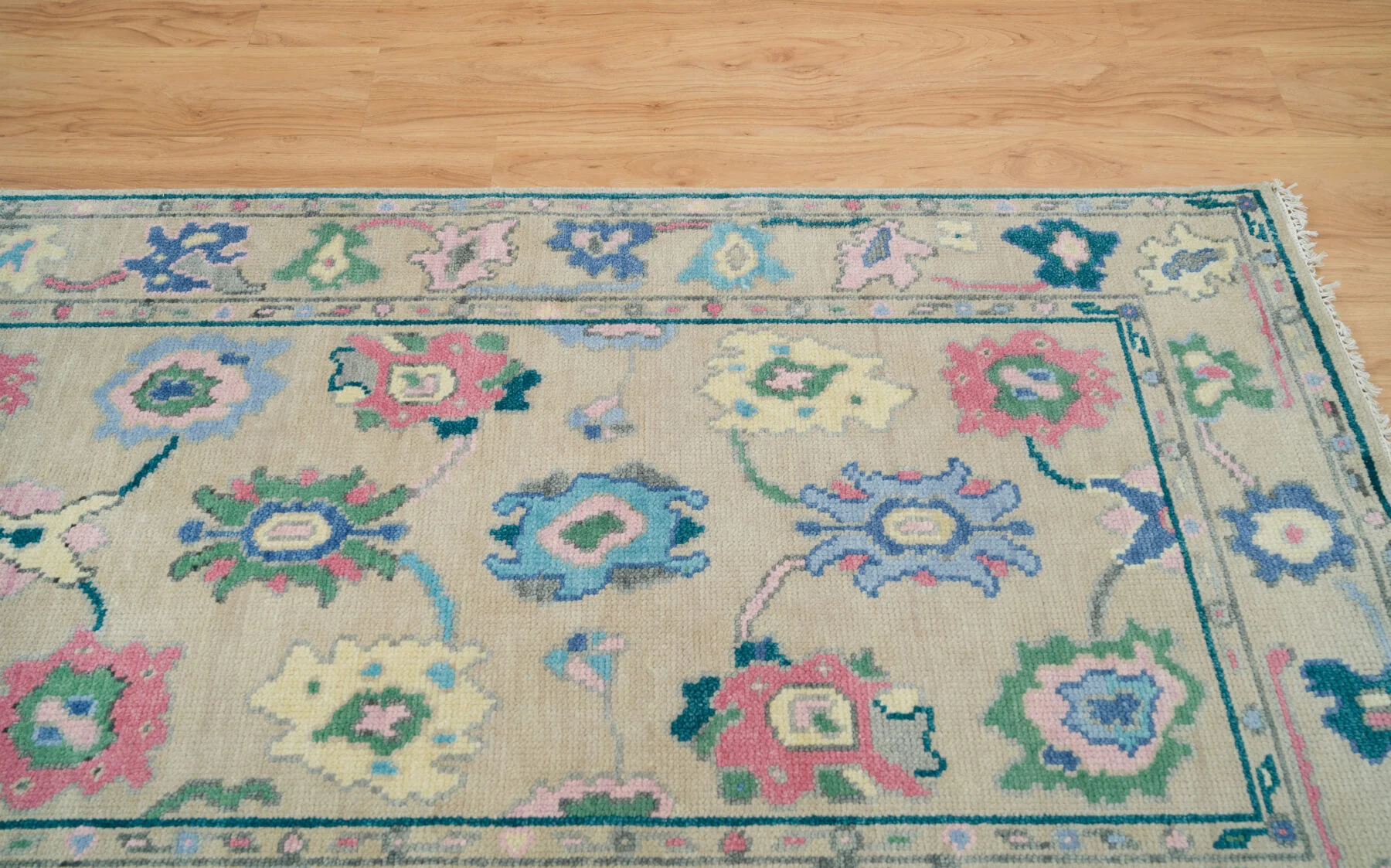 Beige & Coral Hand-Knotted Oushak Rug – Palmette & Rosette
