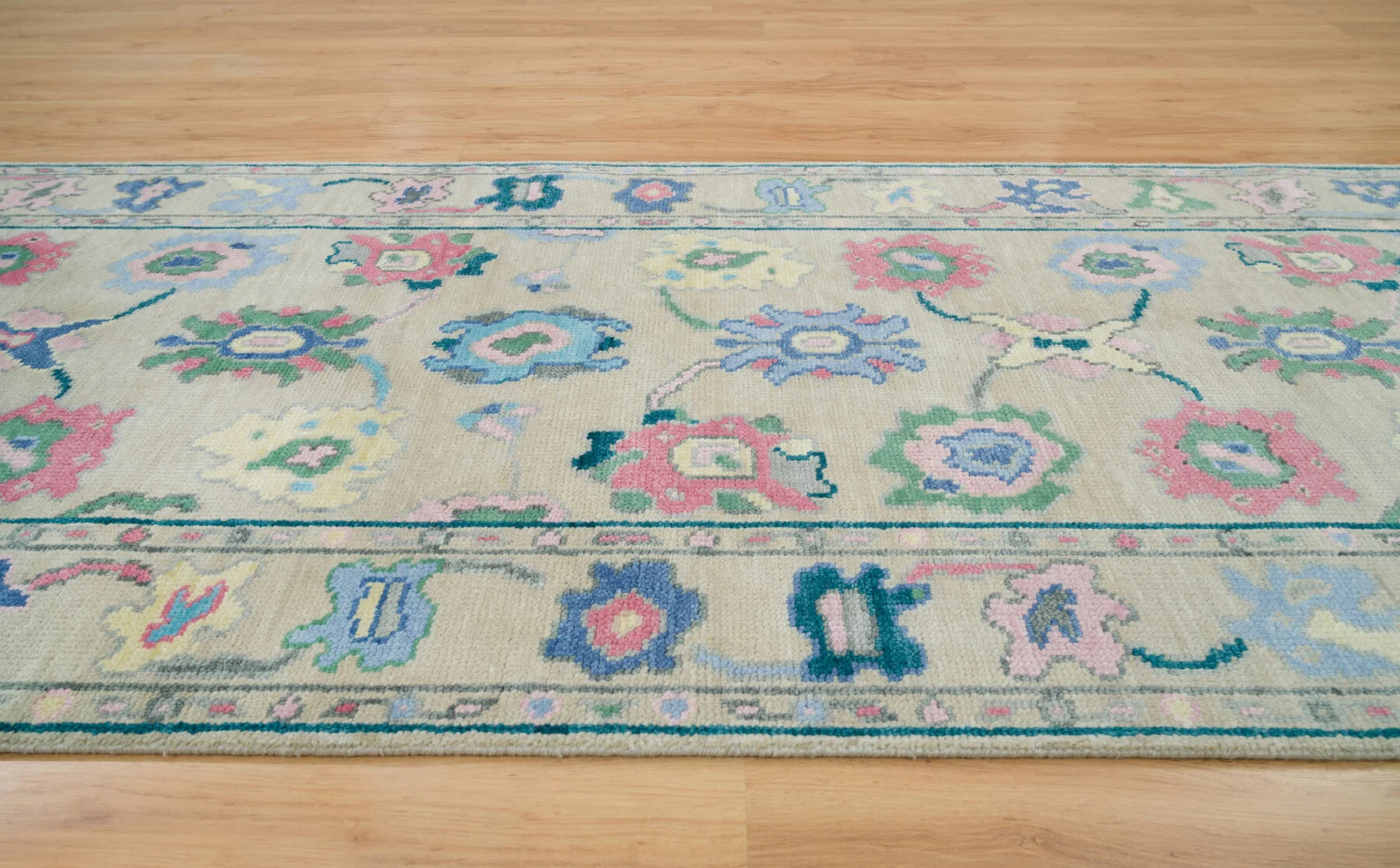 Beige & Coral Hand-Knotted Oushak Rug – Palmette & Rosette