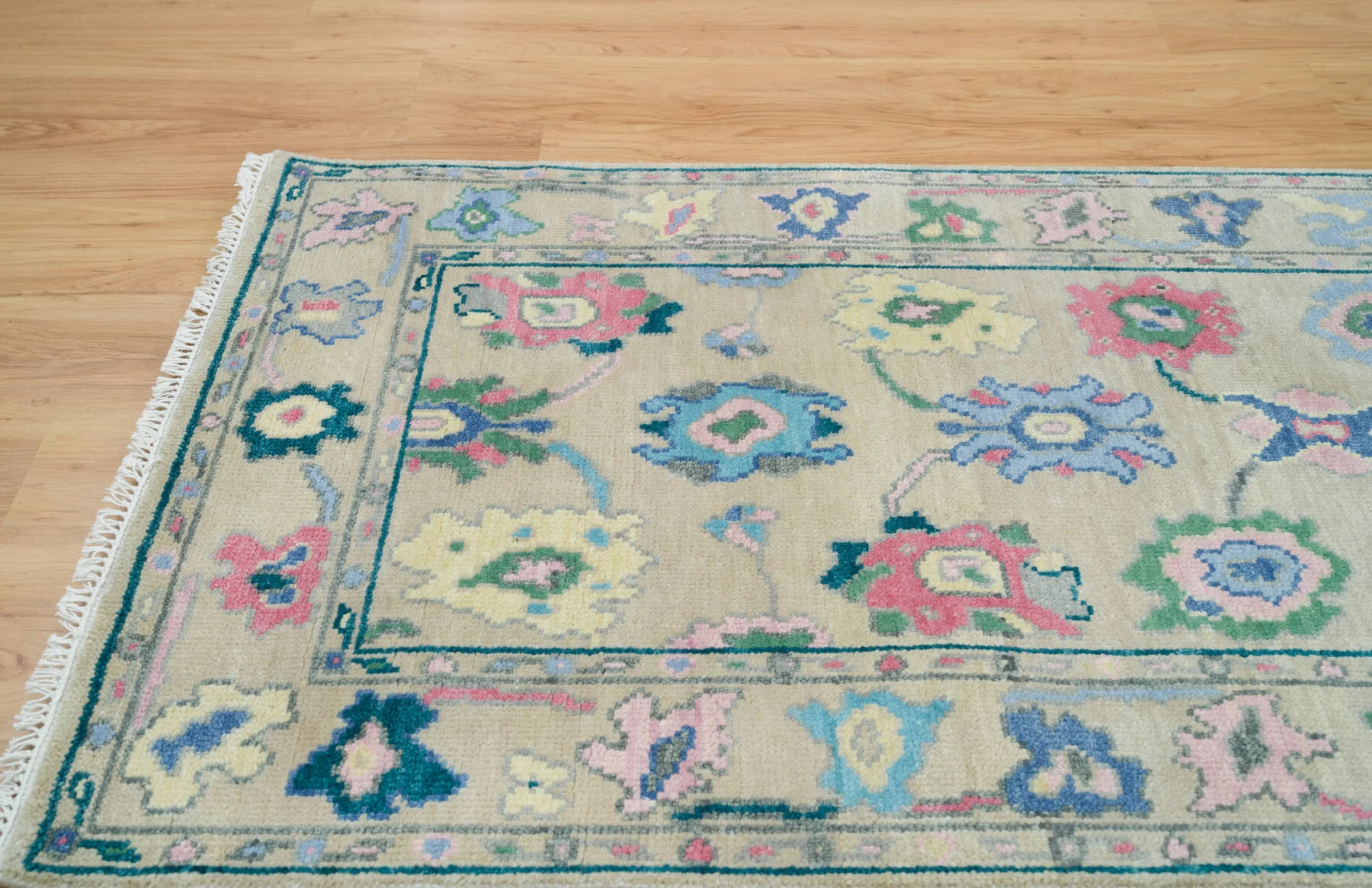Beige & Coral Hand-Knotted Oushak Rug – Palmette & Rosette