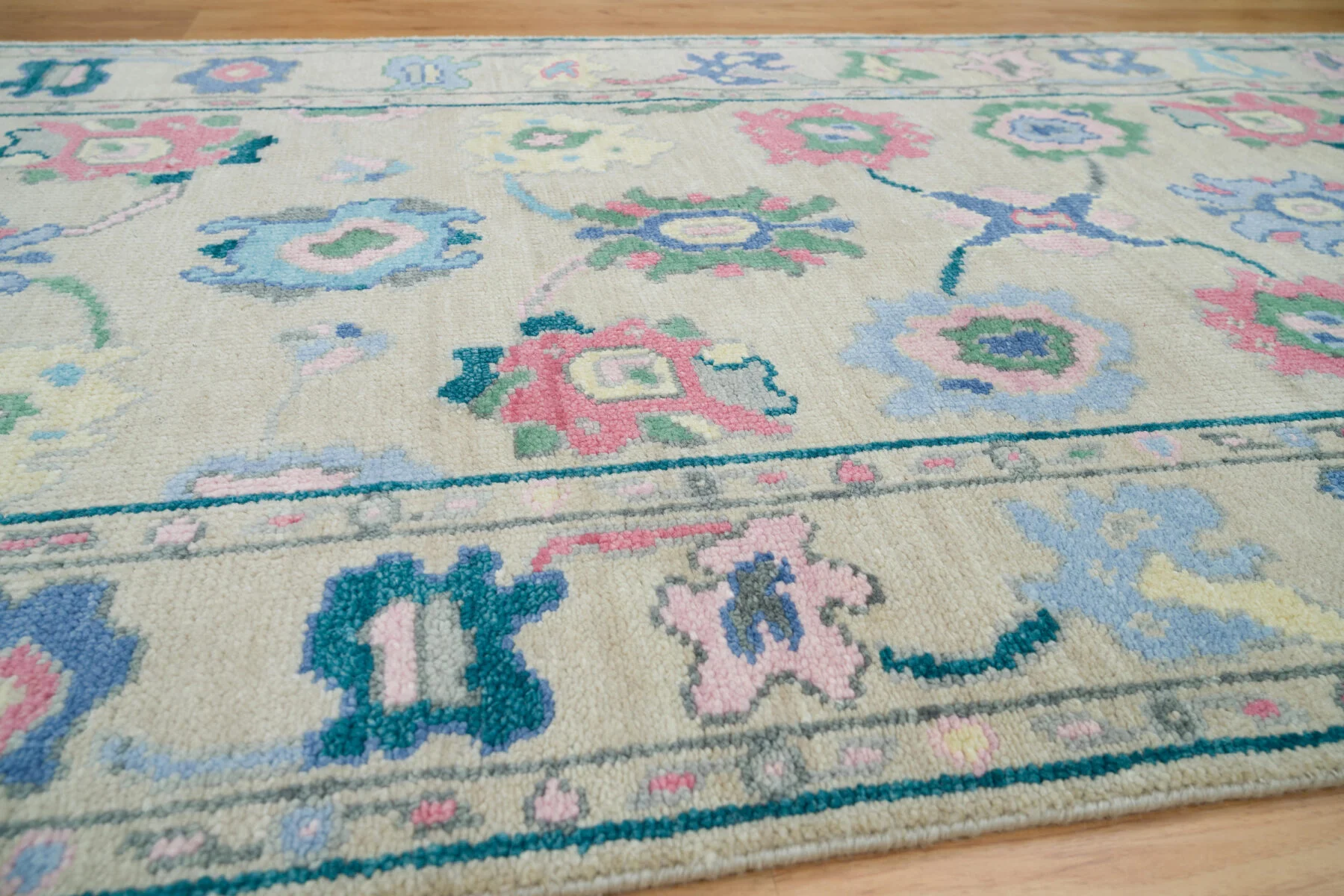 Beige & Coral Hand-Knotted Oushak Rug – Palmette & Rosette