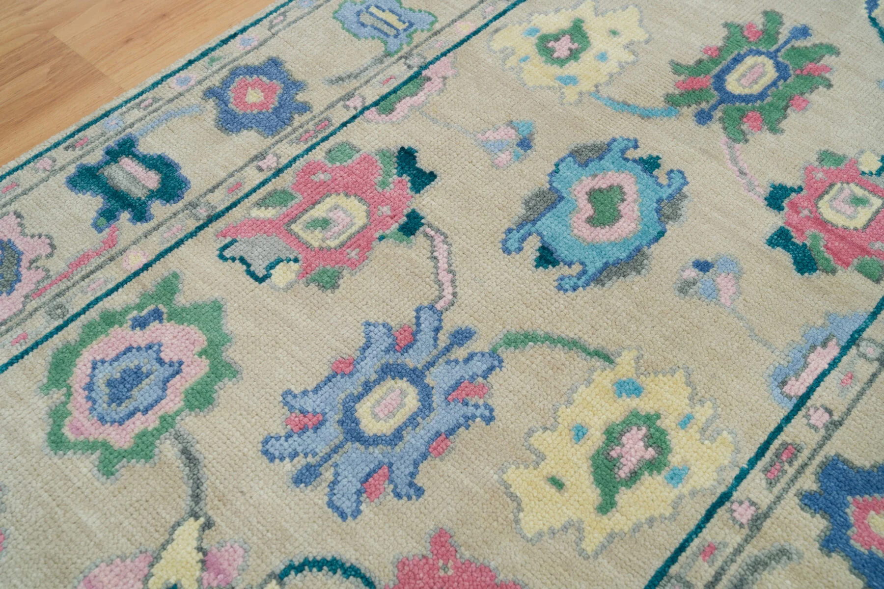 Beige & Coral Hand-Knotted Oushak Rug – Palmette & Rosette