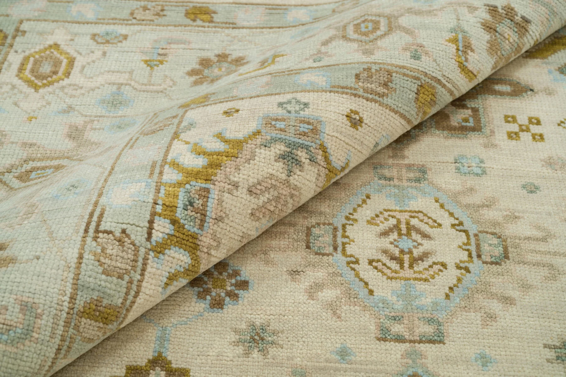 Beige & Olive Hand-Knotted Oushak Rug – Palmette & Rosette