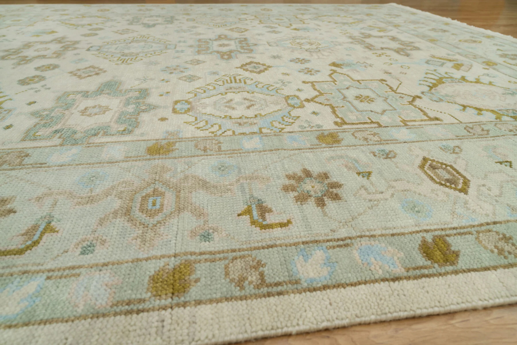 Beige & Olive Hand-Knotted Oushak Rug – Palmette & Rosette