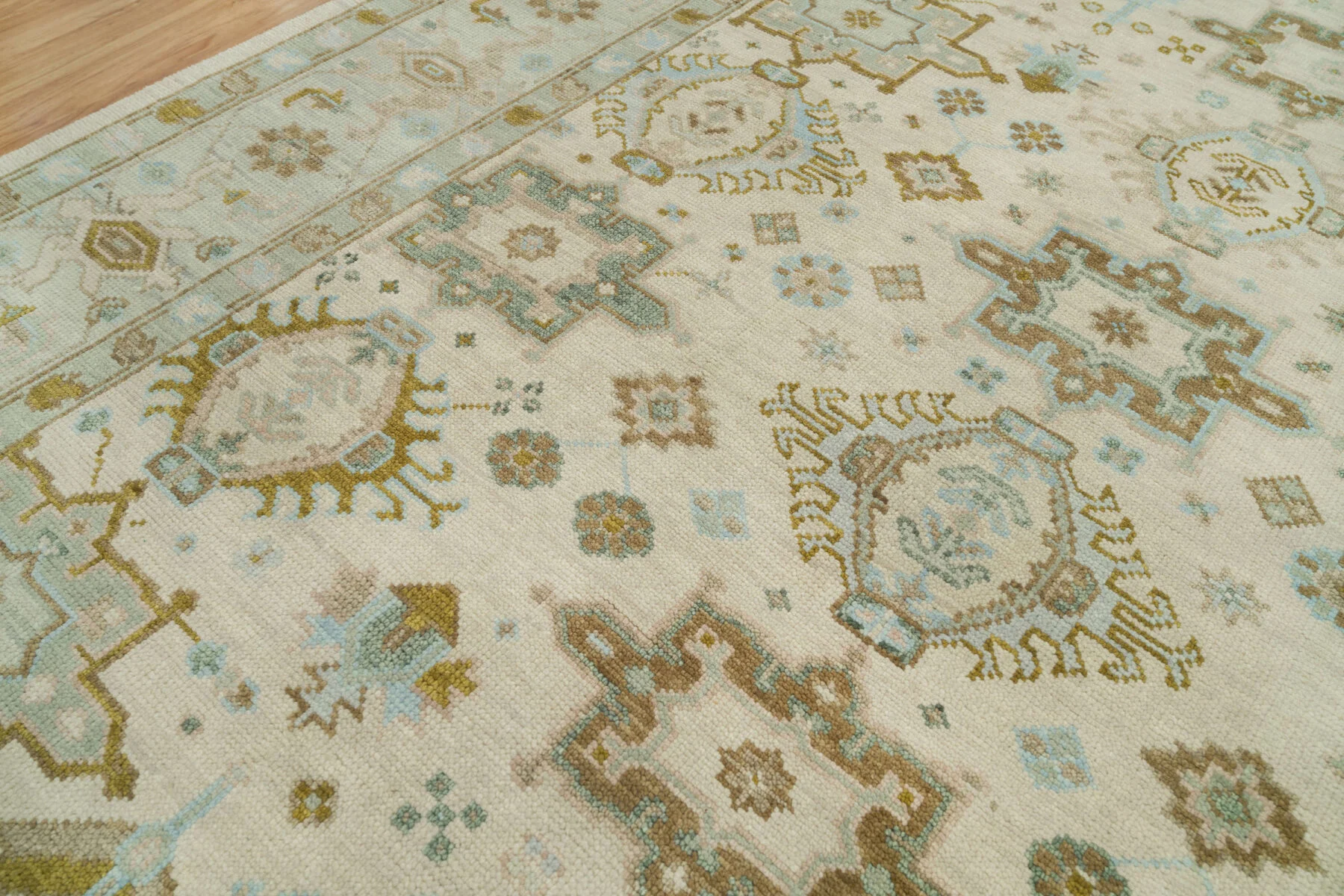 Beige & Olive Hand-Knotted Oushak Rug – Palmette & Rosette