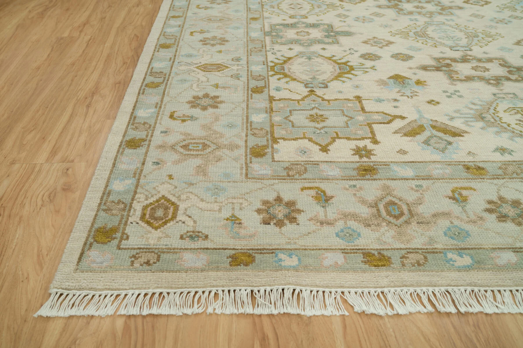 Beige & Olive Hand-Knotted Oushak Rug – Palmette & Rosette