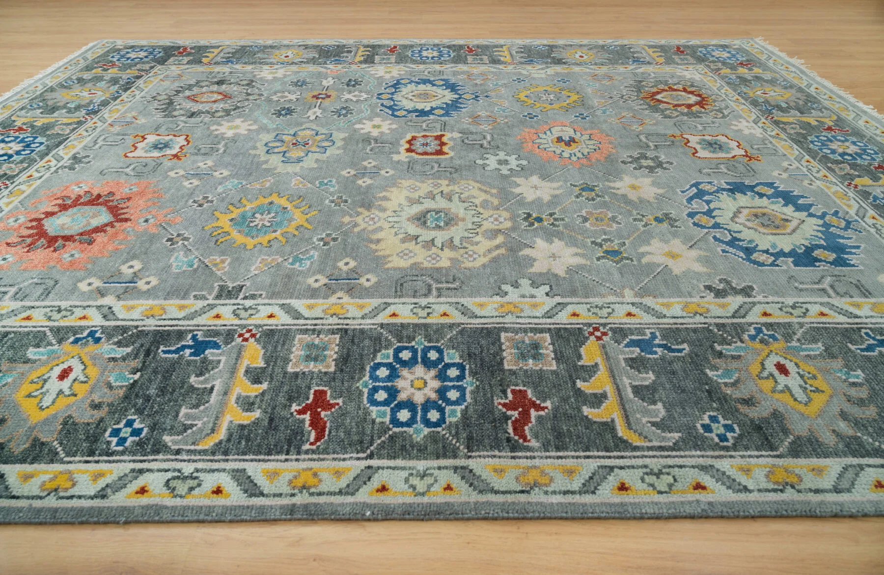 Grey & Charcoal Hand-Knotted Oushak Rug – Palmette & Rosette (3690)