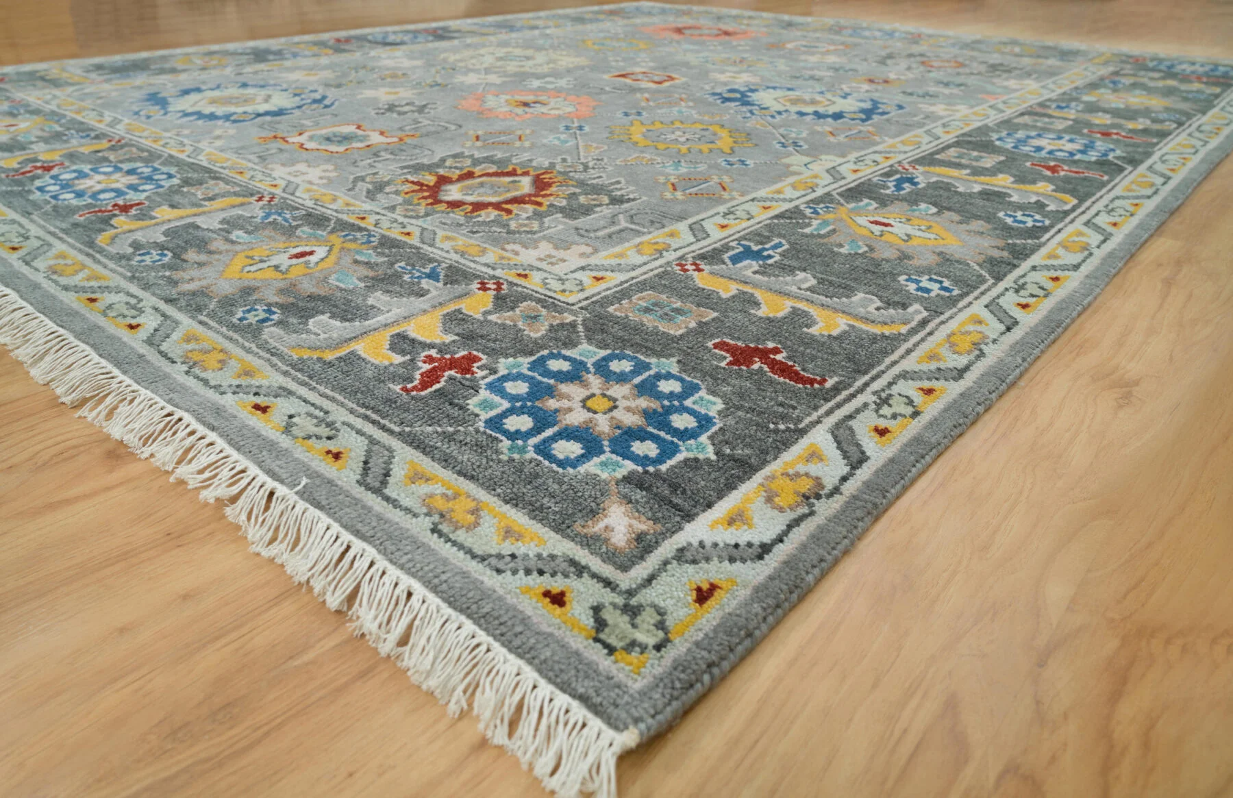 Grey & Charcoal Hand-Knotted Oushak Rug – Palmette & Rosette (3690)