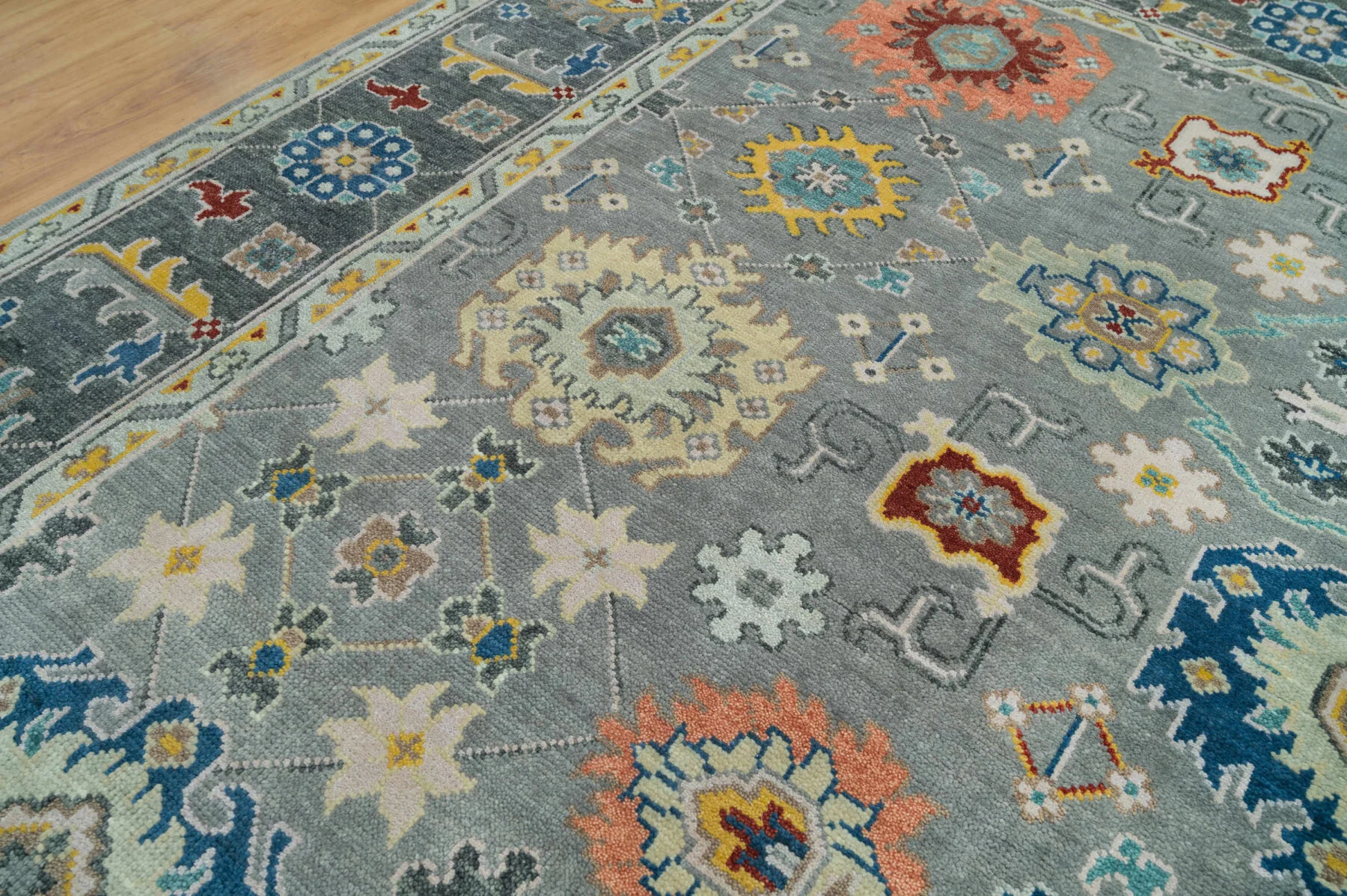 Grey & Charcoal Hand-Knotted Oushak Rug – Palmette & Rosette (3690)