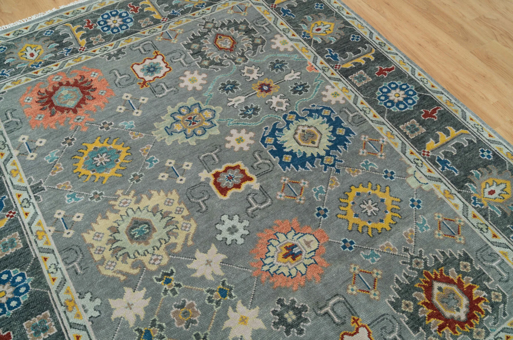 Grey & Charcoal Hand-Knotted Oushak Rug – Palmette & Rosette (3690)