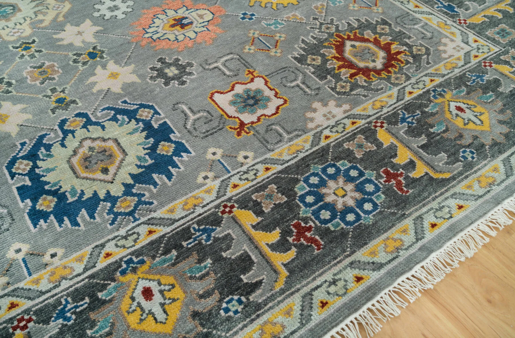Grey & Charcoal Hand-Knotted Oushak Rug – Palmette & Rosette (3690)