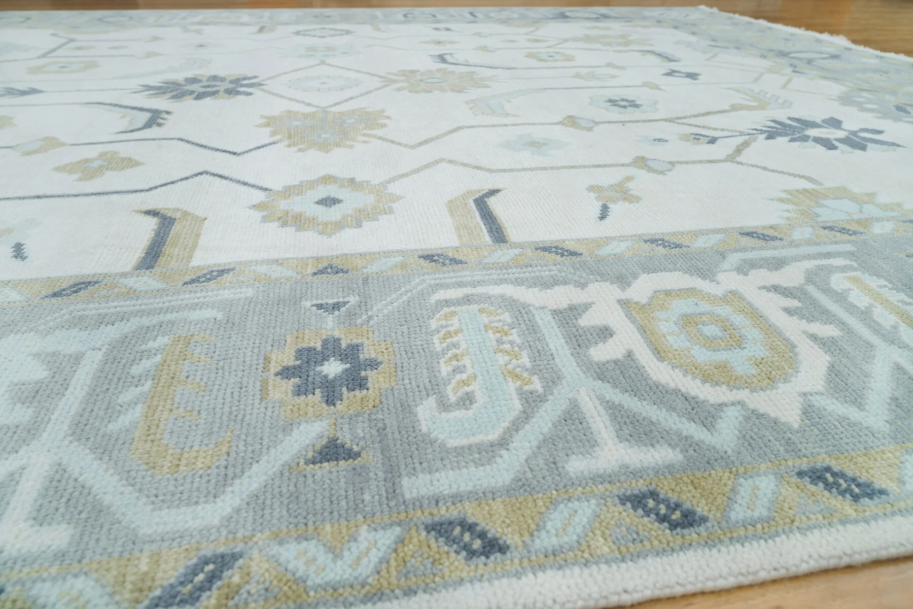 Ivory Hand-Knotted Floral-Geometric Rug – Palmette & Rosette