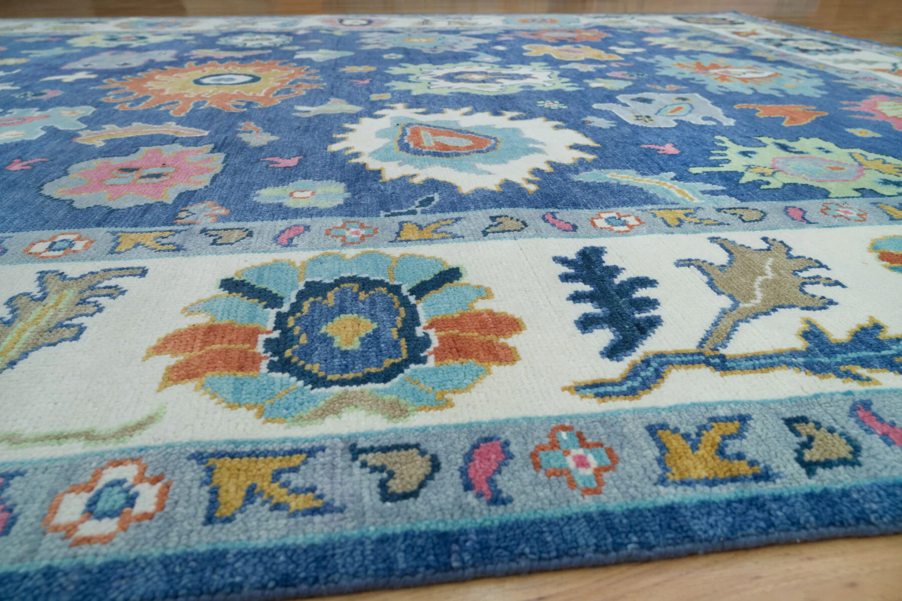 Blue & Coral Hand-Knotted Floral Rug – Palmette & Rosette (3712)