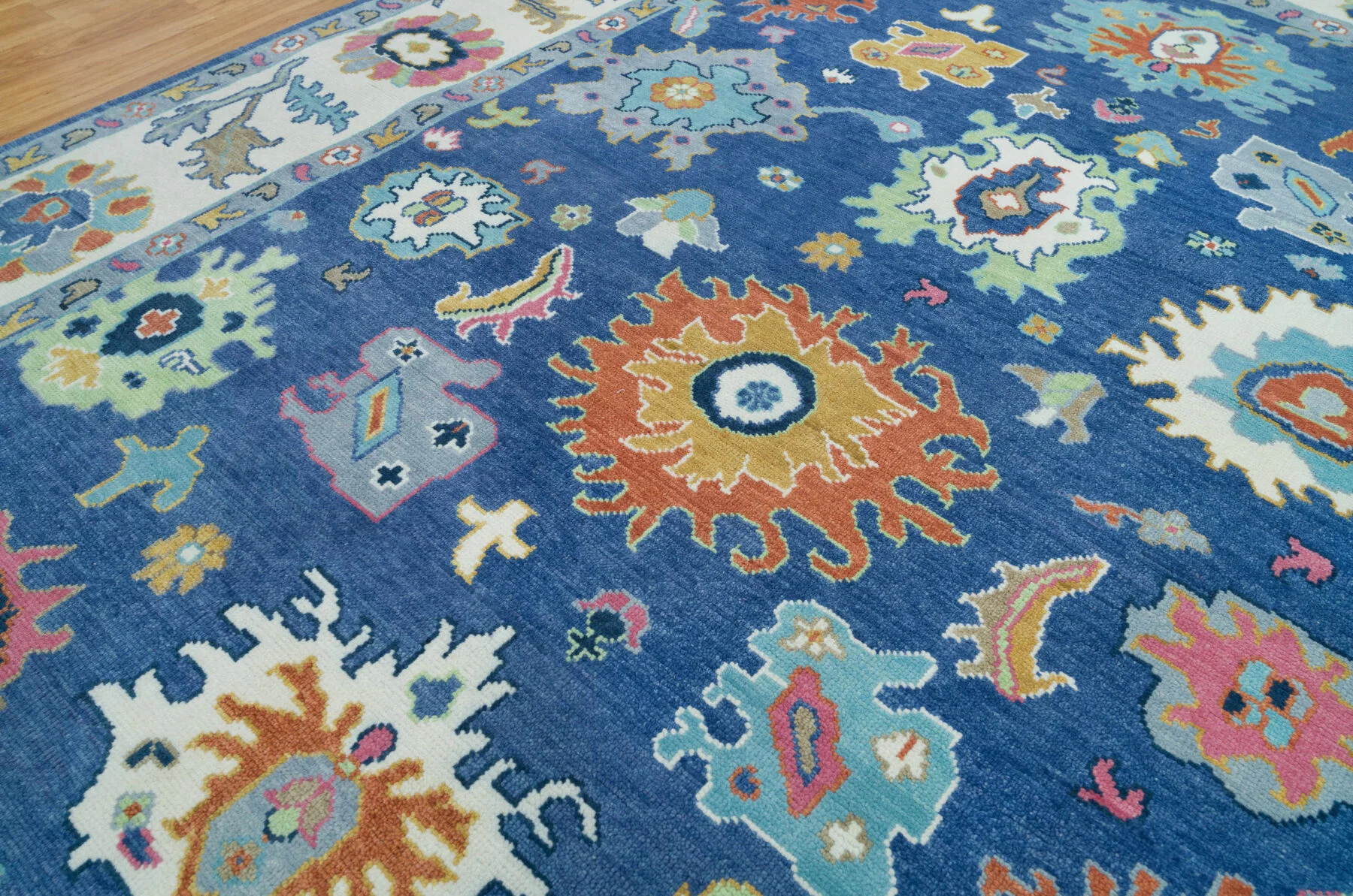 Blue & Coral Hand-Knotted Floral Rug – Palmette & Rosette (3712)