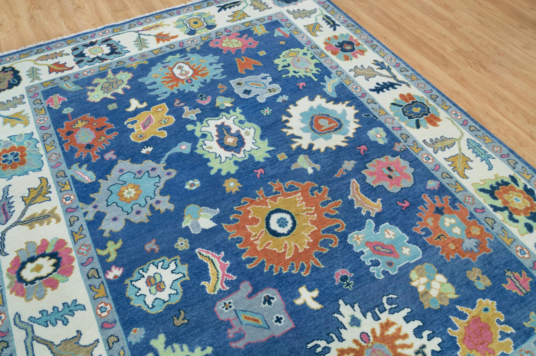 Blue & Coral Hand-Knotted Floral Rug – Palmette & Rosette (3712)