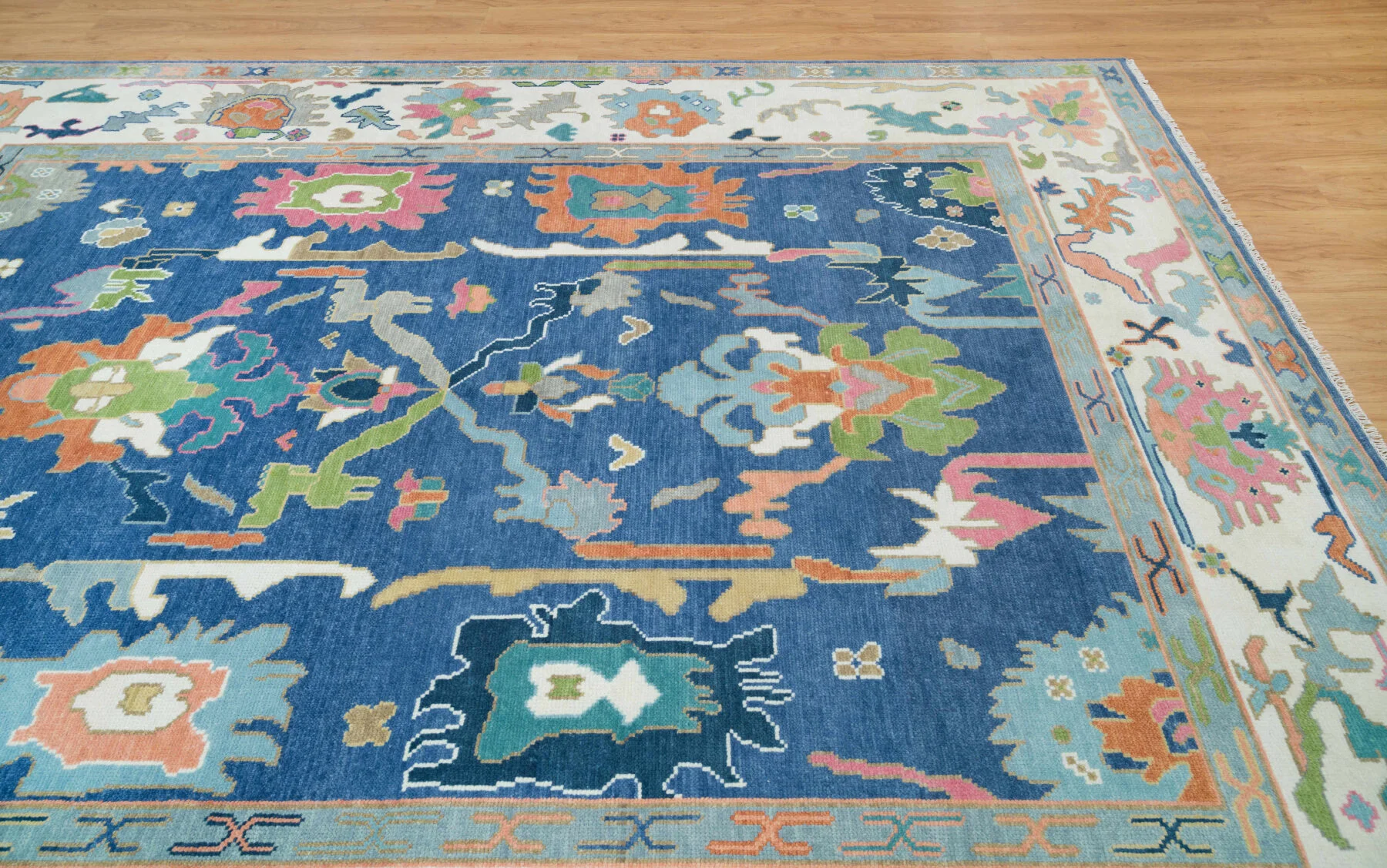 Blue & Coral Hand-Knotted Floral Rug – Palmette & Rosette (3724)