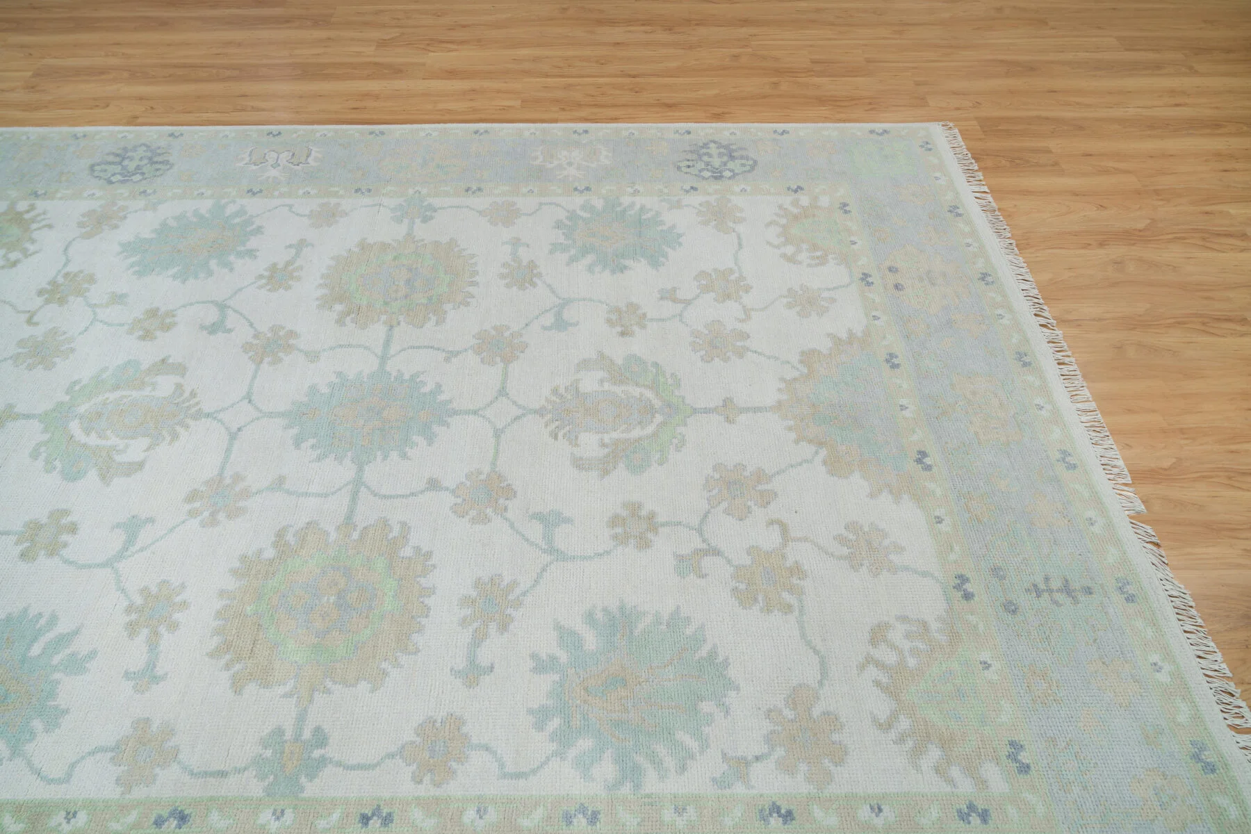 Ivory & Teal Hand-Knotted Floral Rug – Palmette & Rosette (3725)