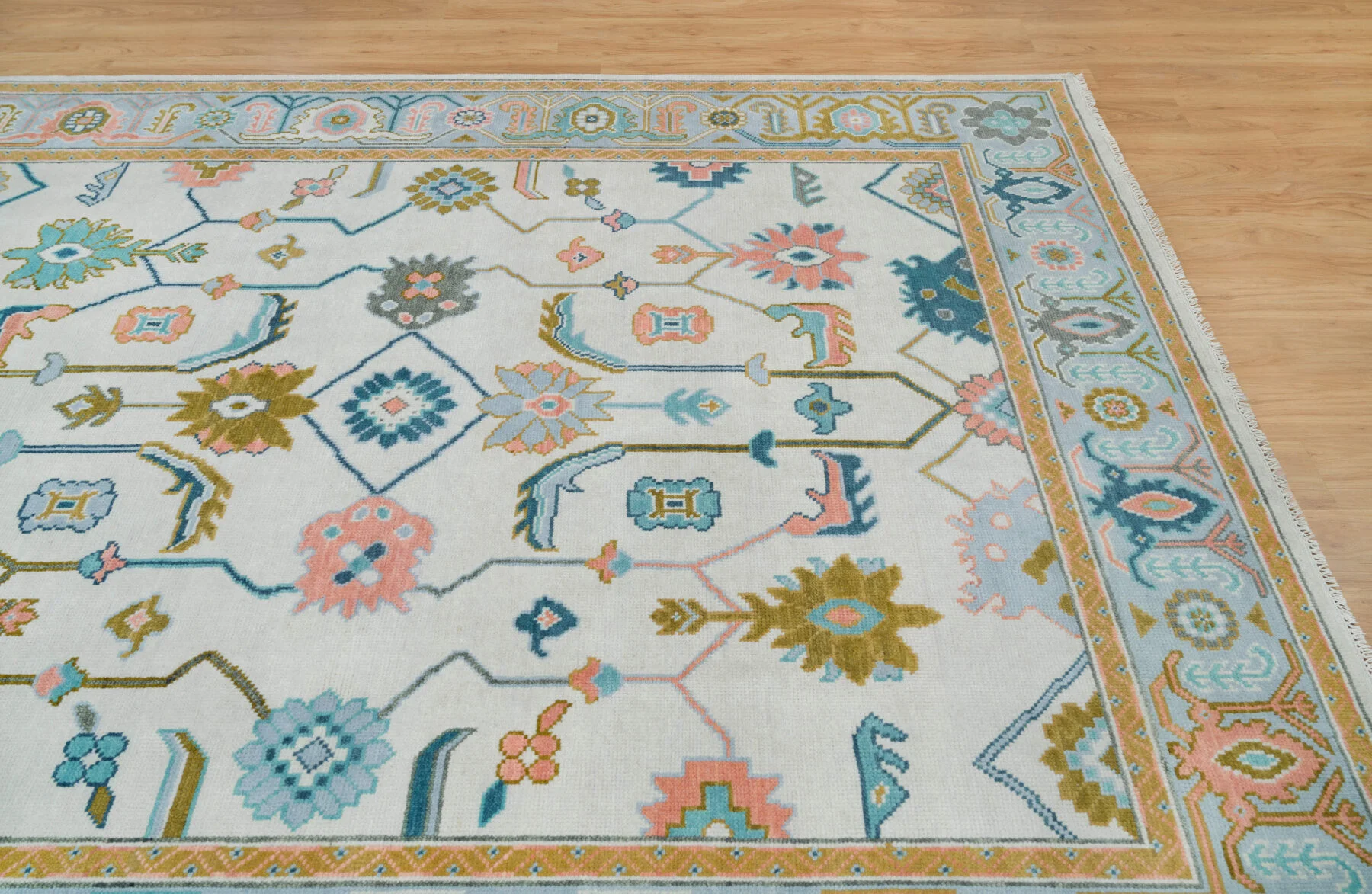 Ivory & Peach Hand-Knotted Floral Rug – Palmette & Rosette