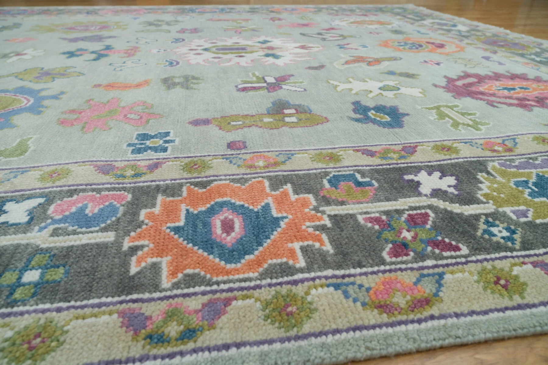 Sage & Blue Hand-Knotted Floral Rug – Palmette & Rosette (3732)