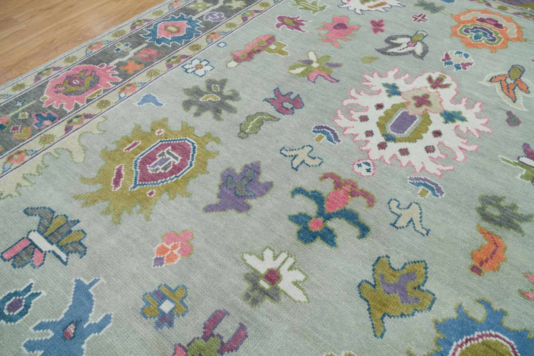 Sage & Blue Hand-Knotted Floral Rug – Palmette & Rosette (3732)