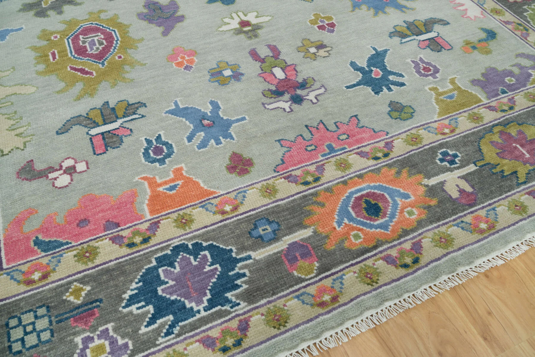 Sage & Blue Hand-Knotted Floral Rug – Palmette & Rosette (3732)