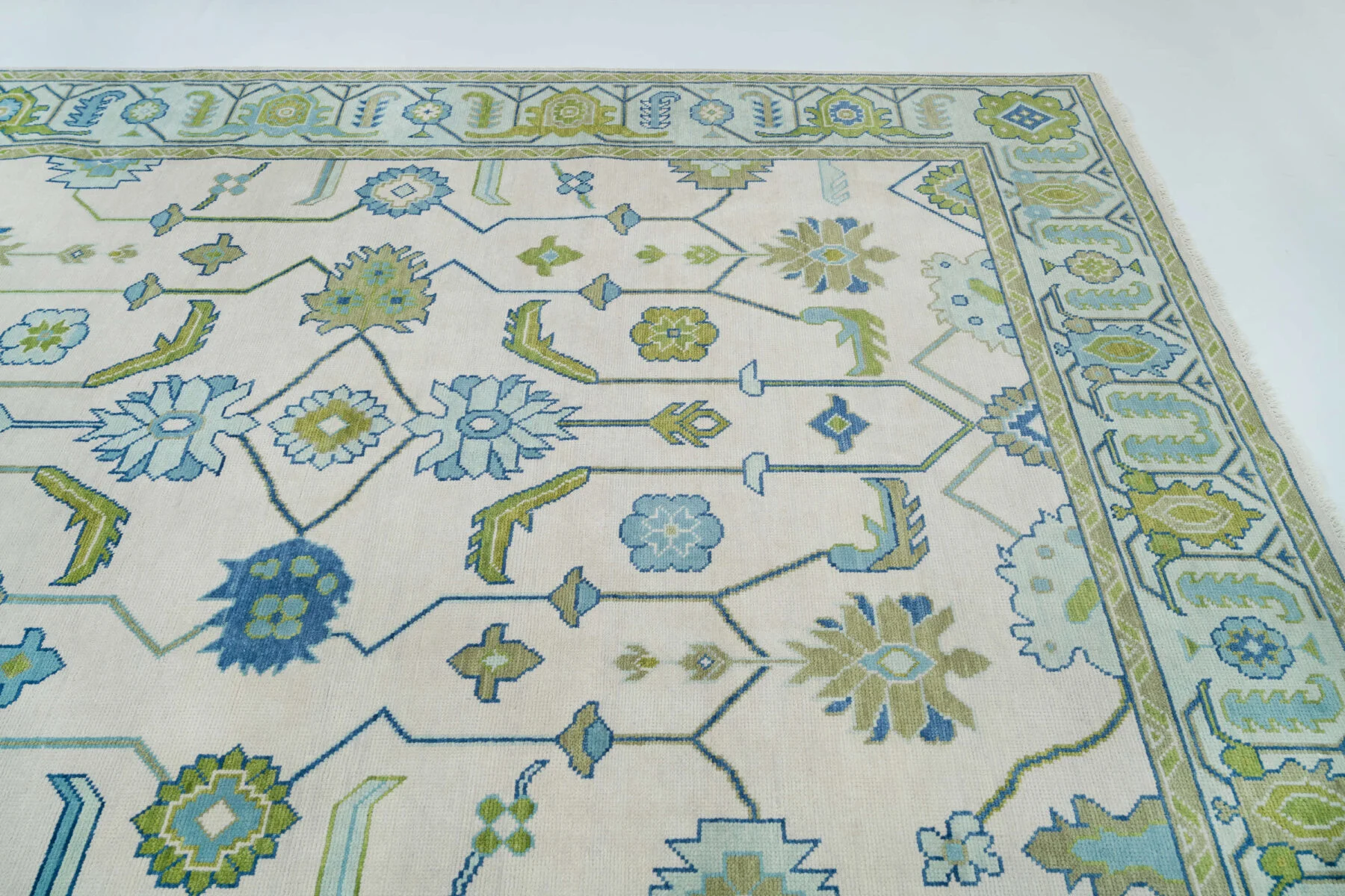 Ivory Hand-Knotted Floral Rug – Rosette & Palmette
