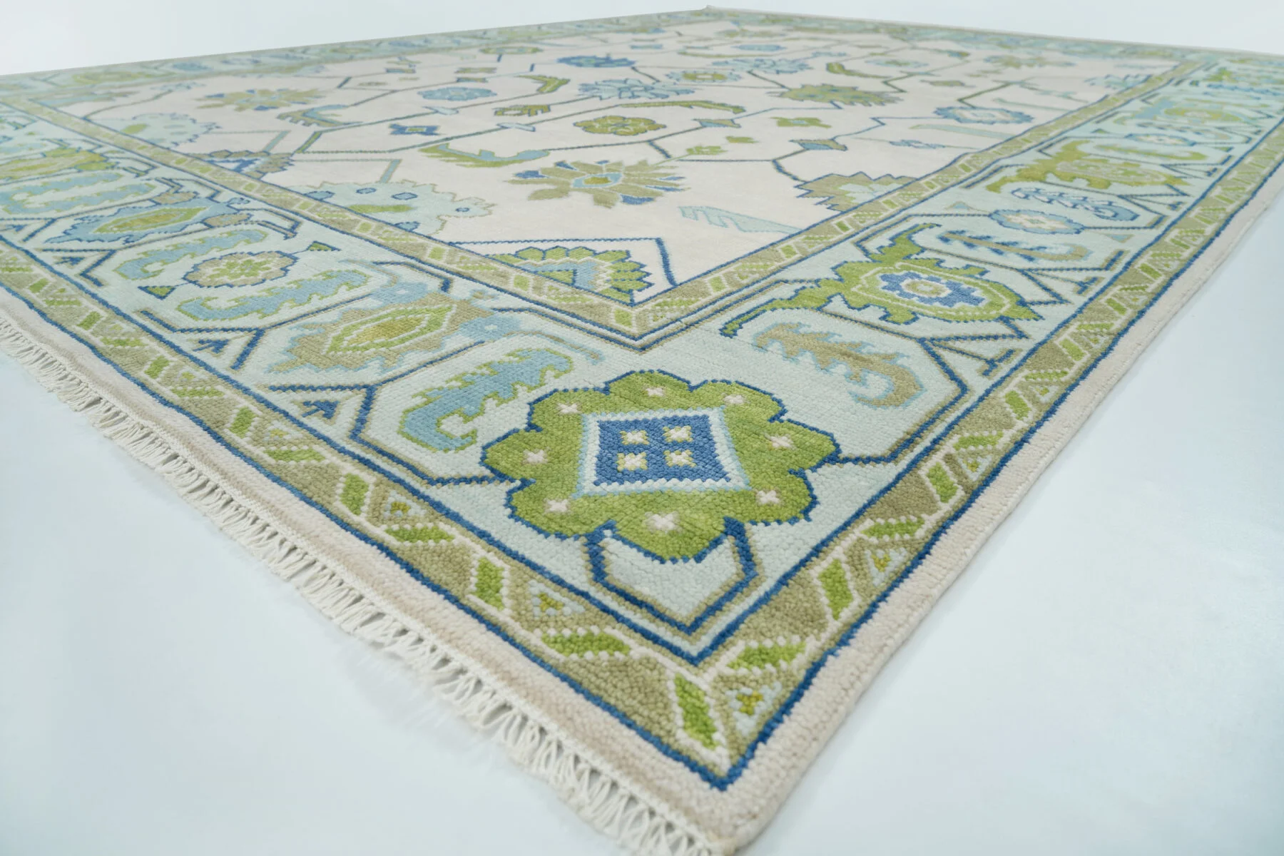 Ivory Hand-Knotted Floral Rug – Rosette & Palmette