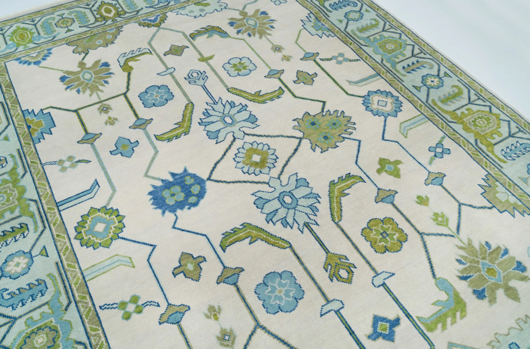 Ivory Hand-Knotted Floral Rug – Rosette & Palmette
