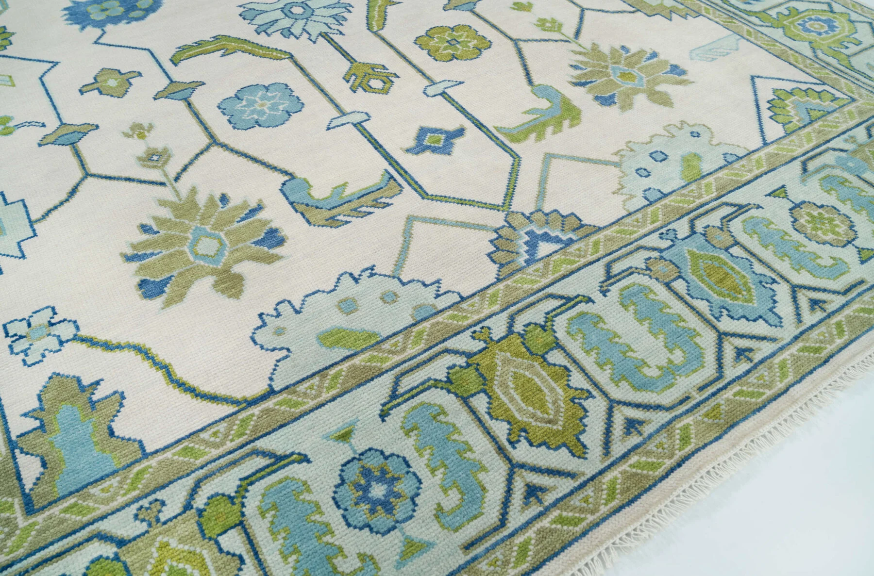 Ivory Hand-Knotted Floral Rug – Rosette & Palmette