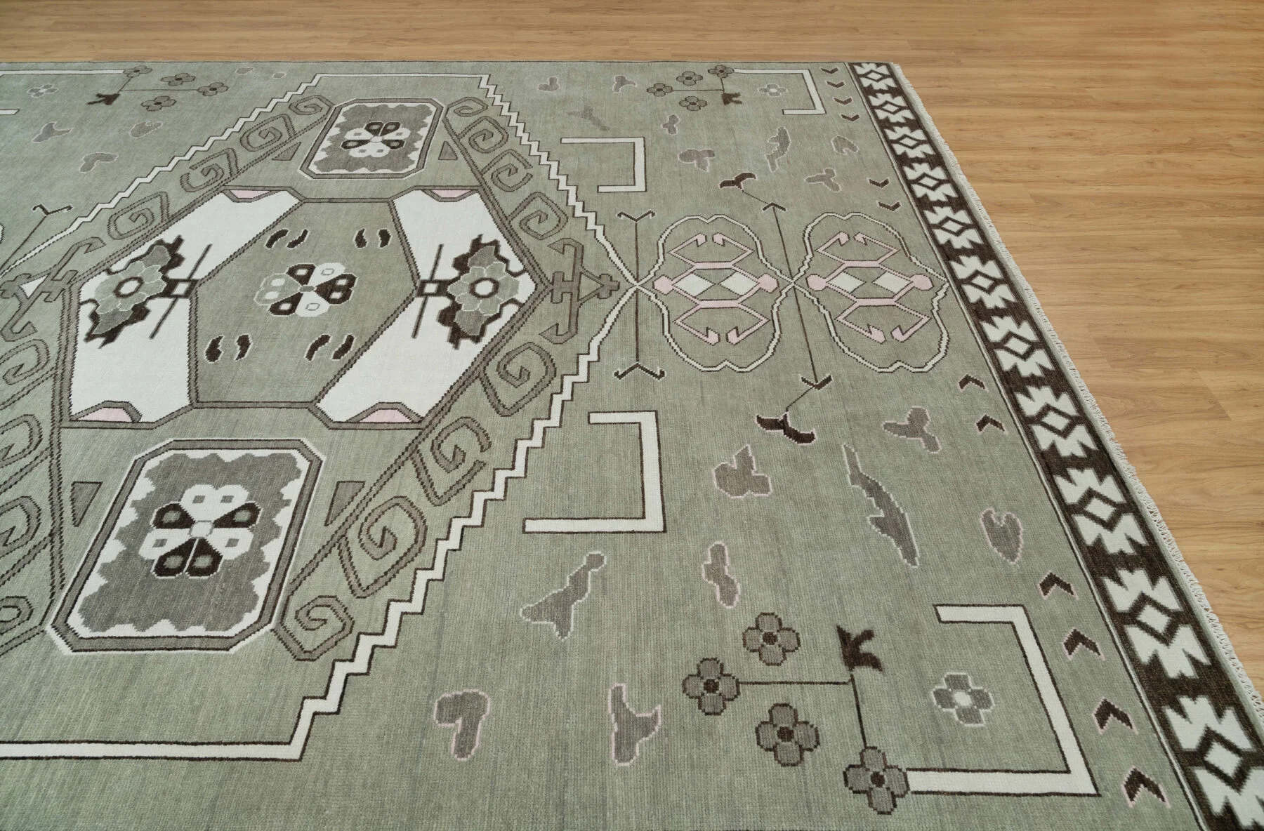 Sage Hand-Knotted Geometric Rug – Medallion & Stepped Diamond