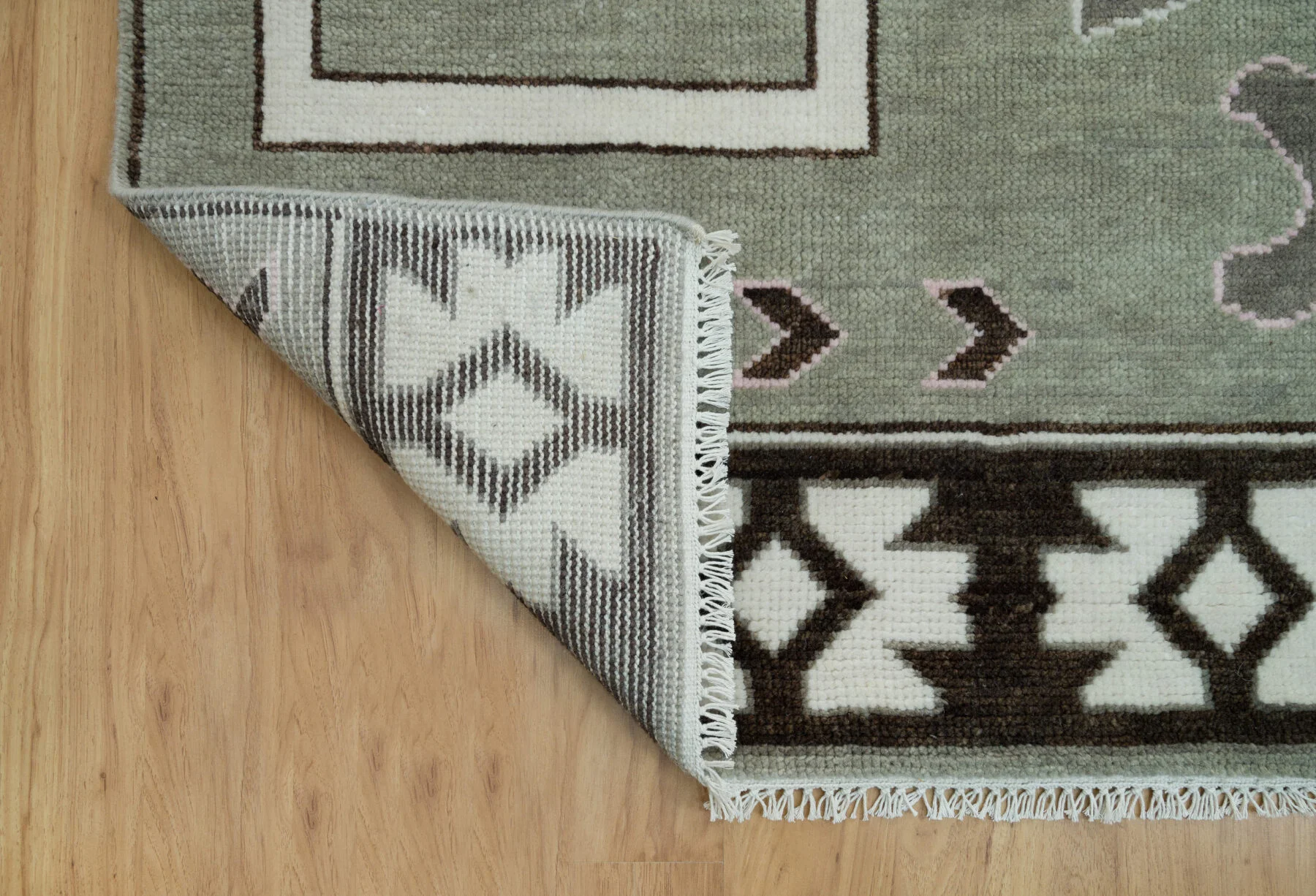 Sage Hand-Knotted Geometric Rug – Medallion & Stepped Diamond