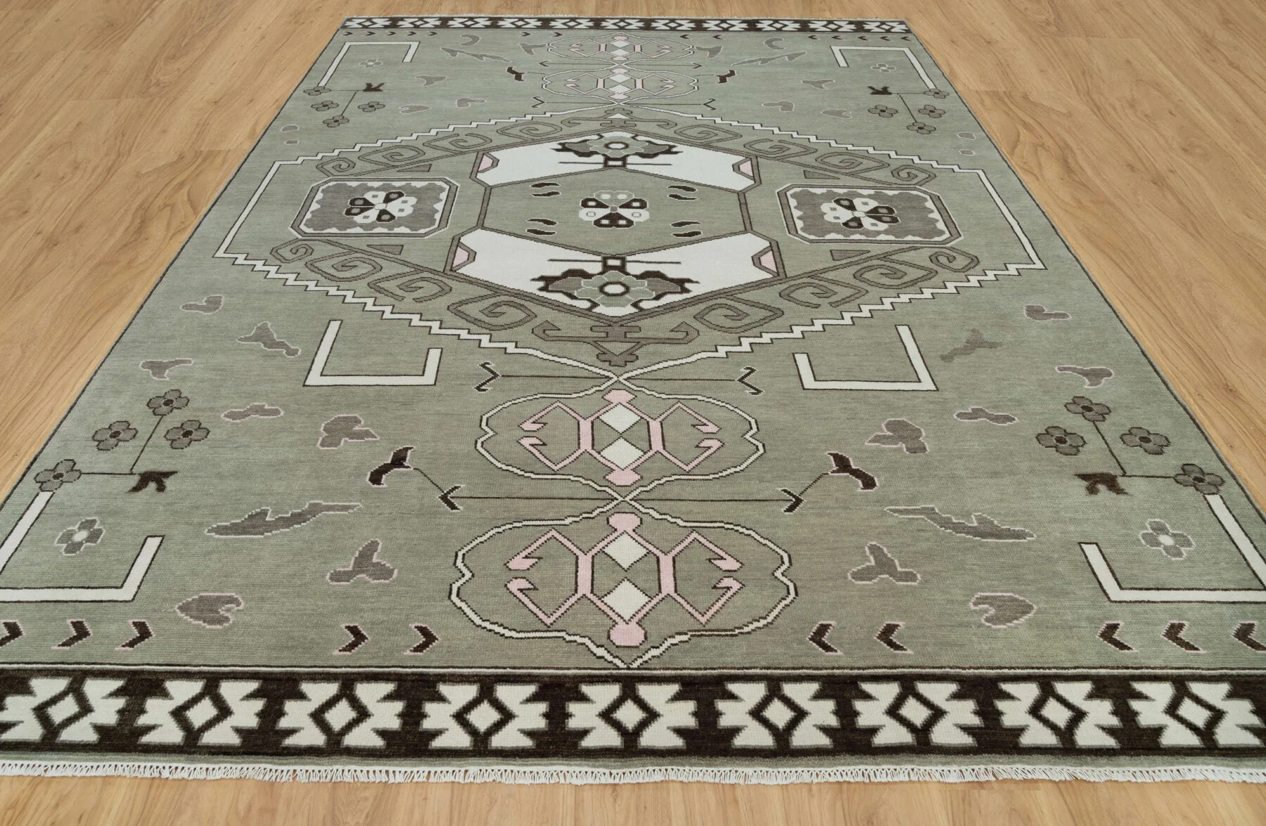 Sage Hand-Knotted Geometric Rug – Medallion & Stepped Diamond