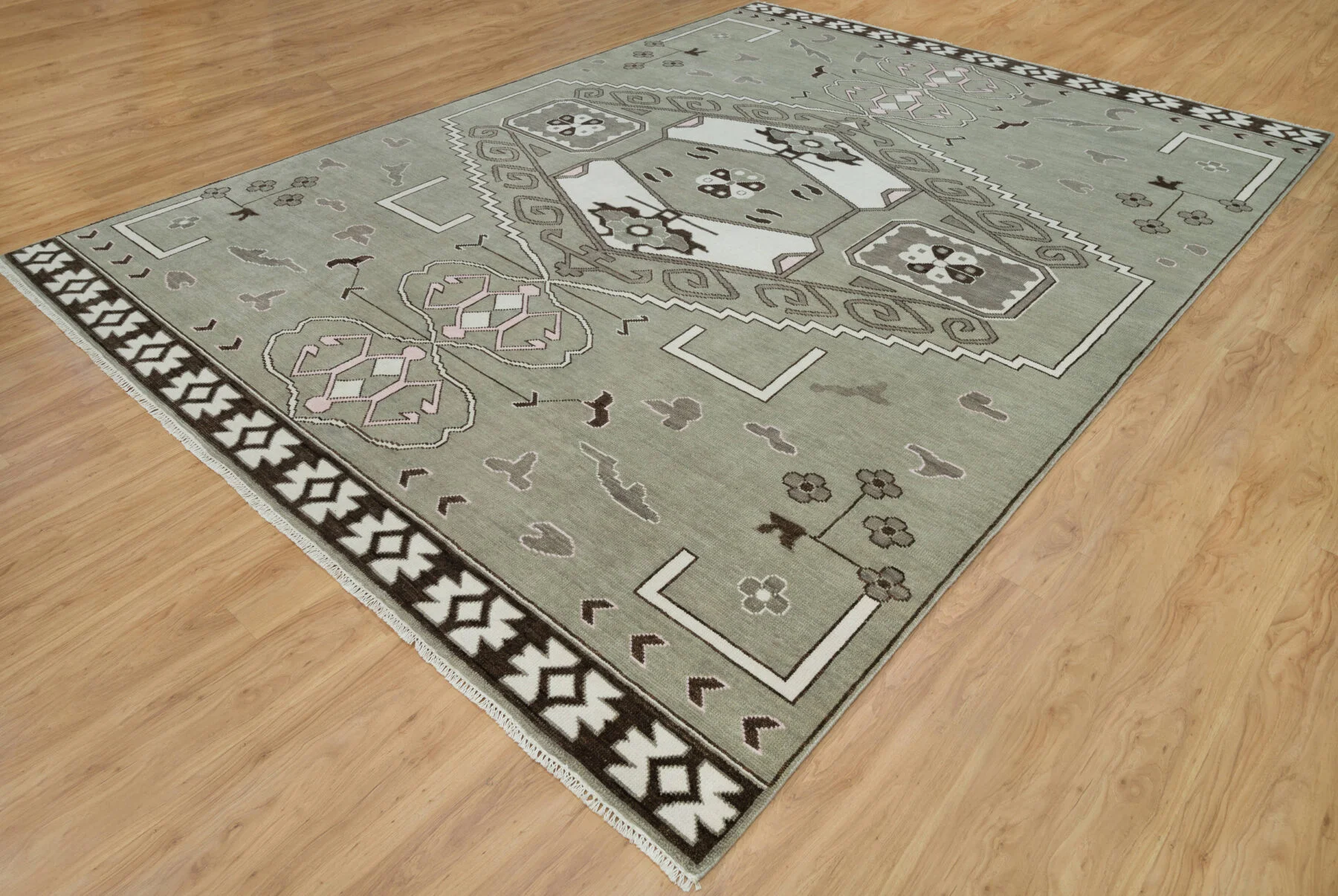Sage Hand-Knotted Geometric Rug – Medallion & Stepped Diamond