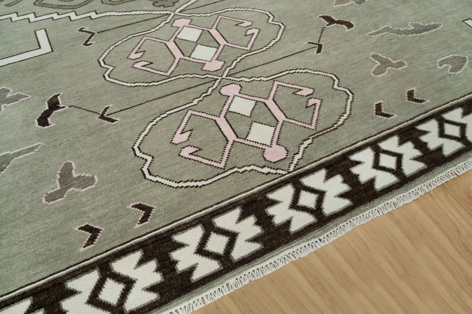 Sage Hand-Knotted Geometric Rug – Medallion & Stepped Diamond
