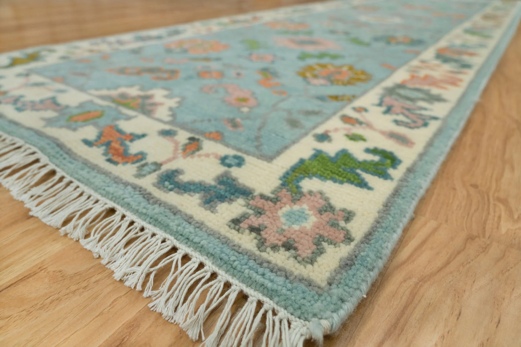 Aqua & Coral Hand-Knotted Floral Rug – Palmette & Rosette (3744)