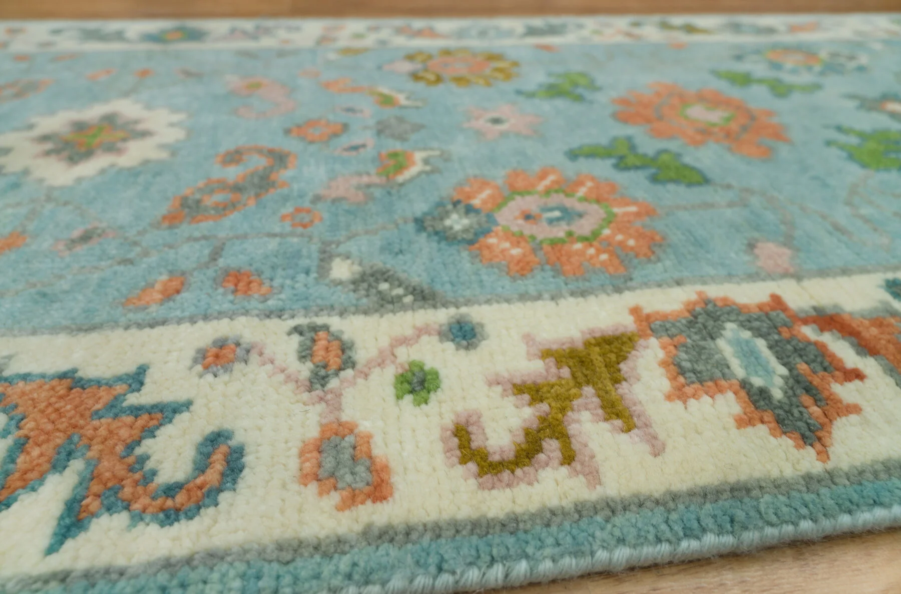 Aqua & Coral Hand-Knotted Floral Rug – Palmette & Rosette (3744)