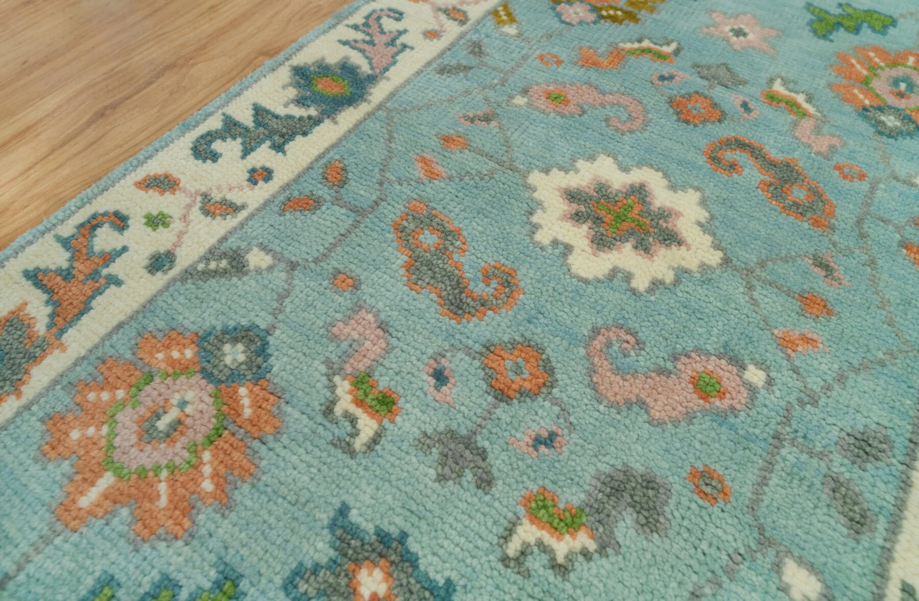 Aqua & Coral Hand-Knotted Floral Rug – Palmette & Rosette (3744)