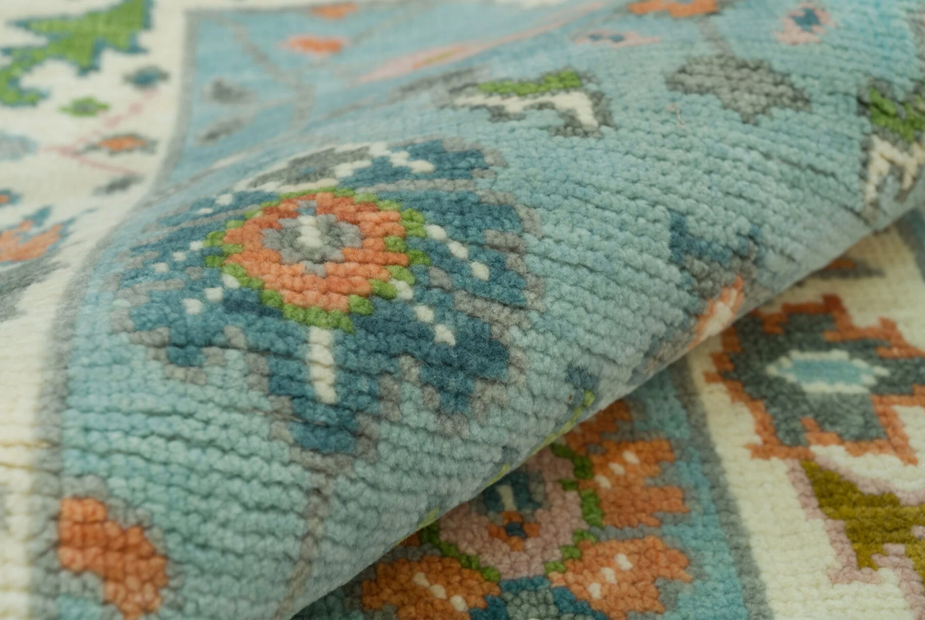 Aqua & Coral Hand-Knotted Floral Rug – Palmette & Rosette (3744)
