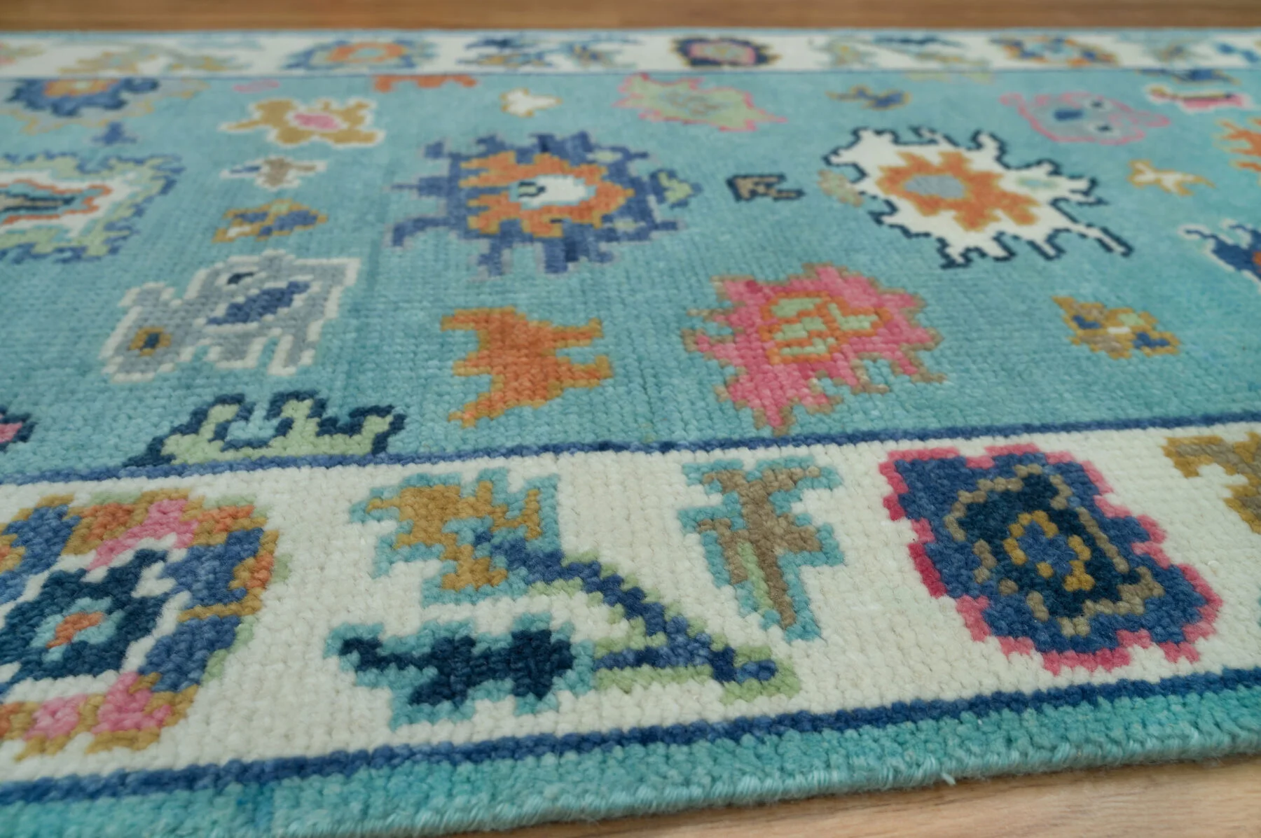 Aqua & Coral Hand-Knotted Floral Rug – Palmette & Rosette (3747)