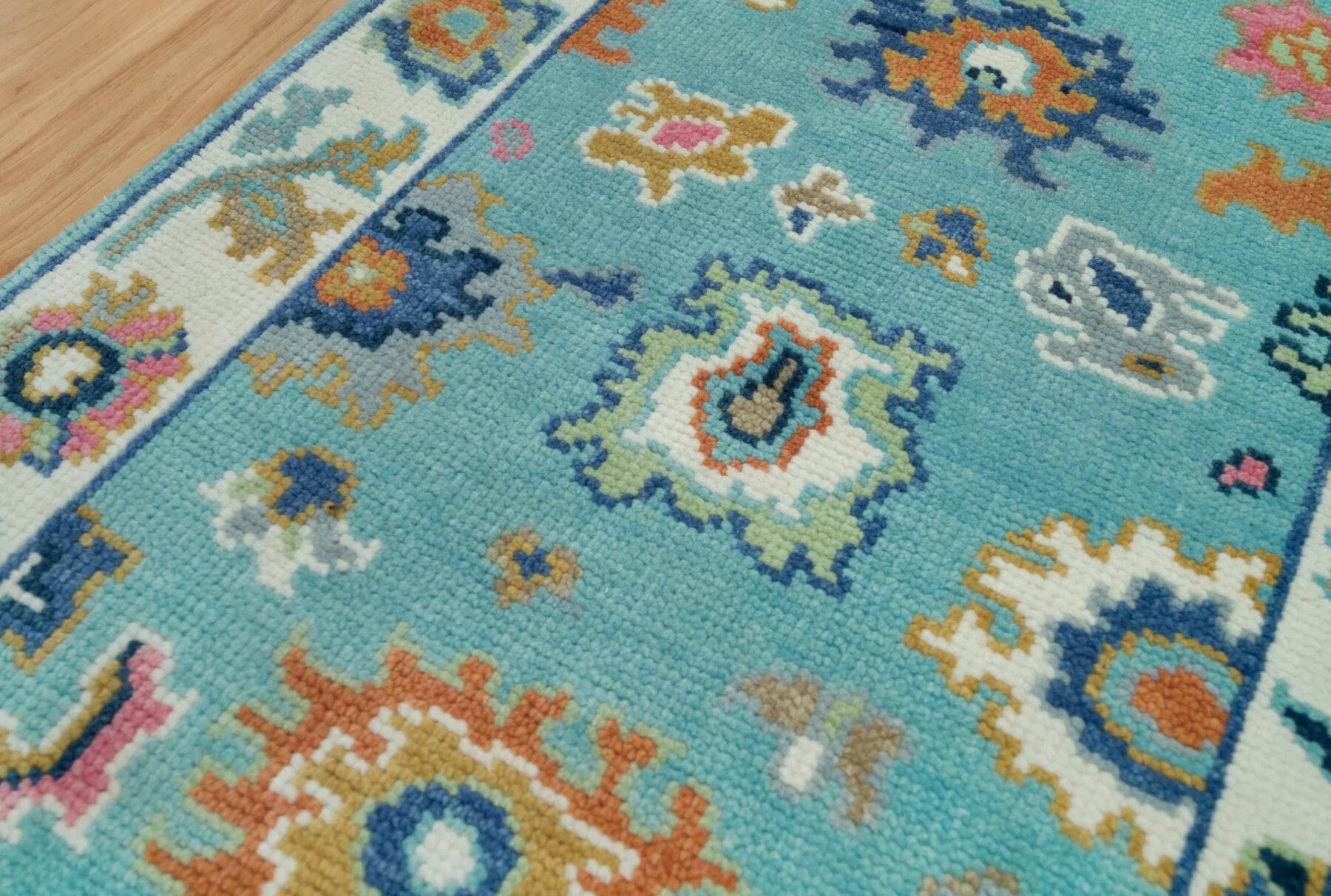 Aqua & Coral Hand-Knotted Floral Rug – Palmette & Rosette (3747)