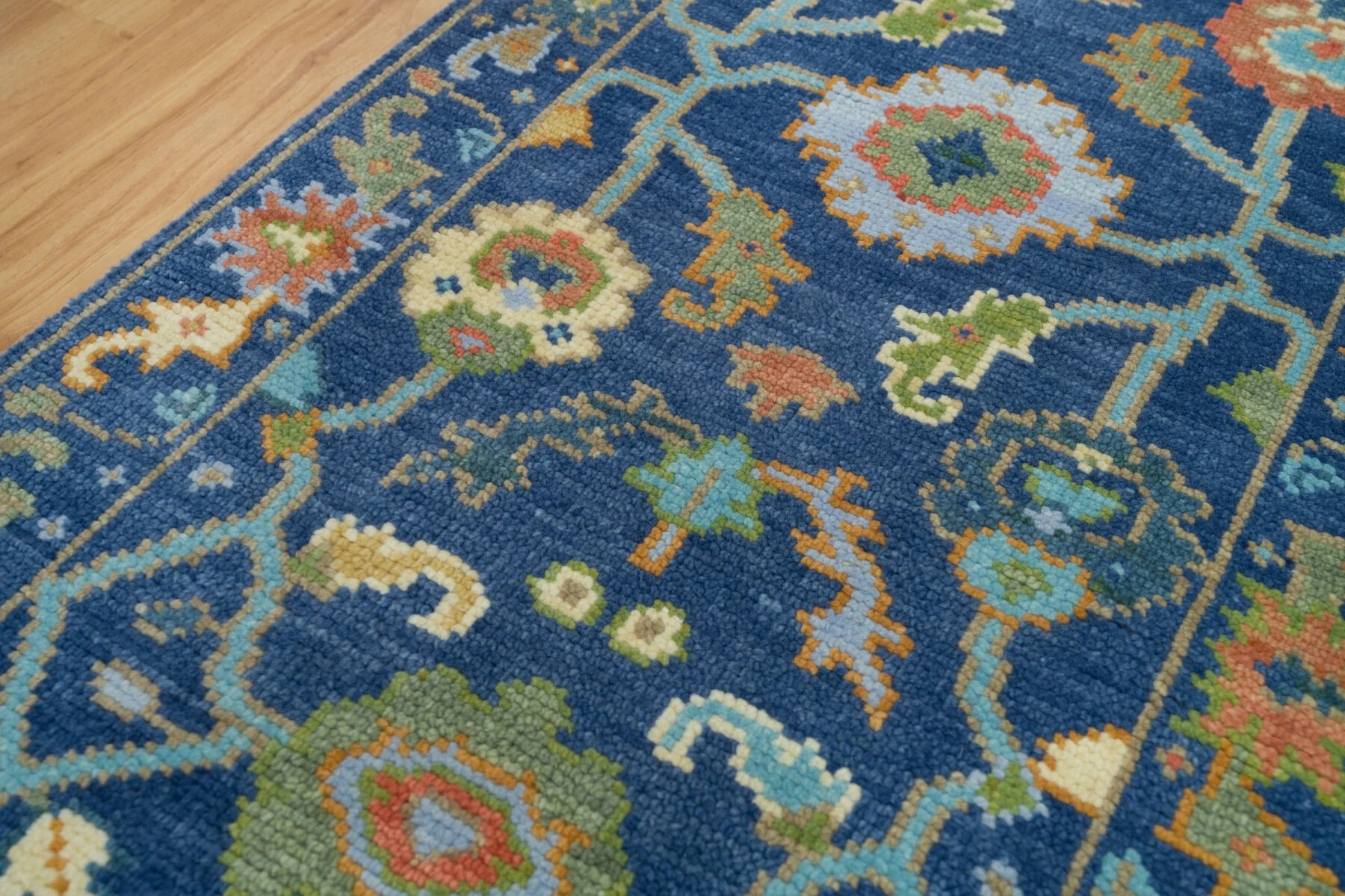 Navy & Green Hand-Knotted Floral Rug – Palmette & Rosette