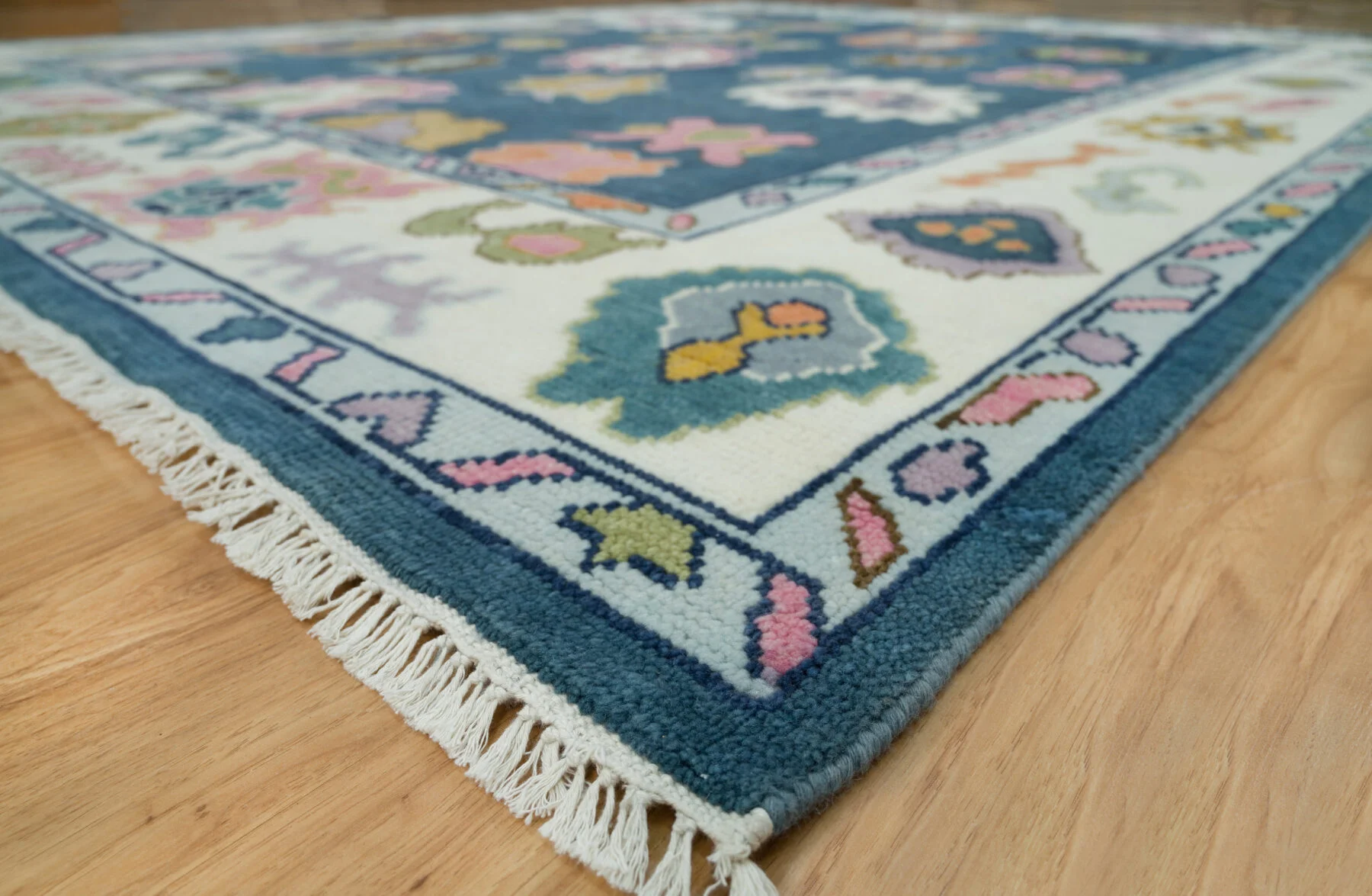 Blue & Coral Hand-Knotted Floral Rug – Palmette & Abstract Floral (3759)