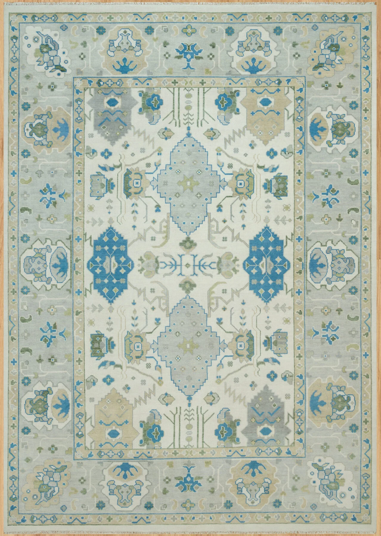 Ivory Hand-Knotted Floral Rug – Palmette & Medallion