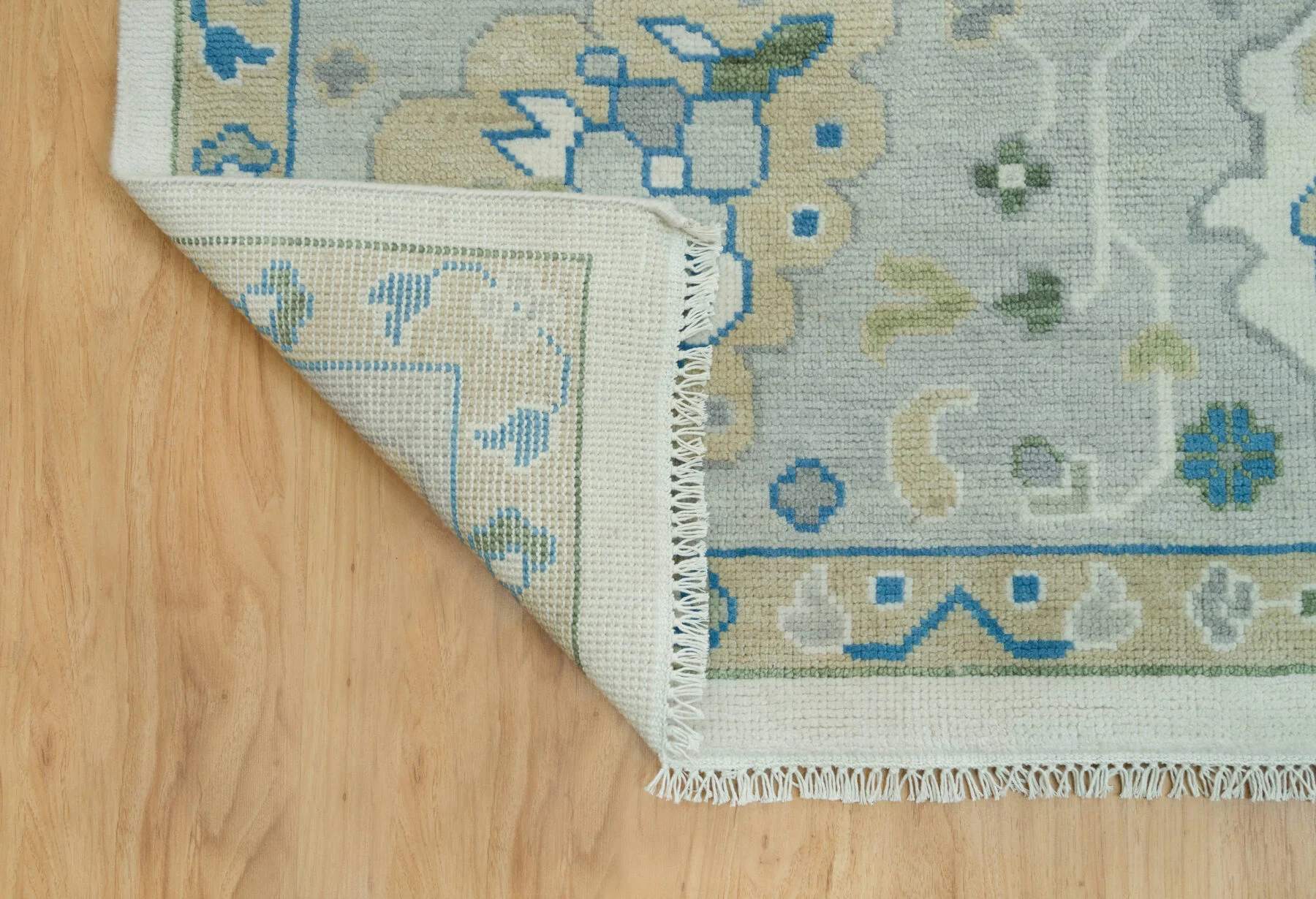 Ivory Hand-Knotted Floral Rug – Palmette & Medallion