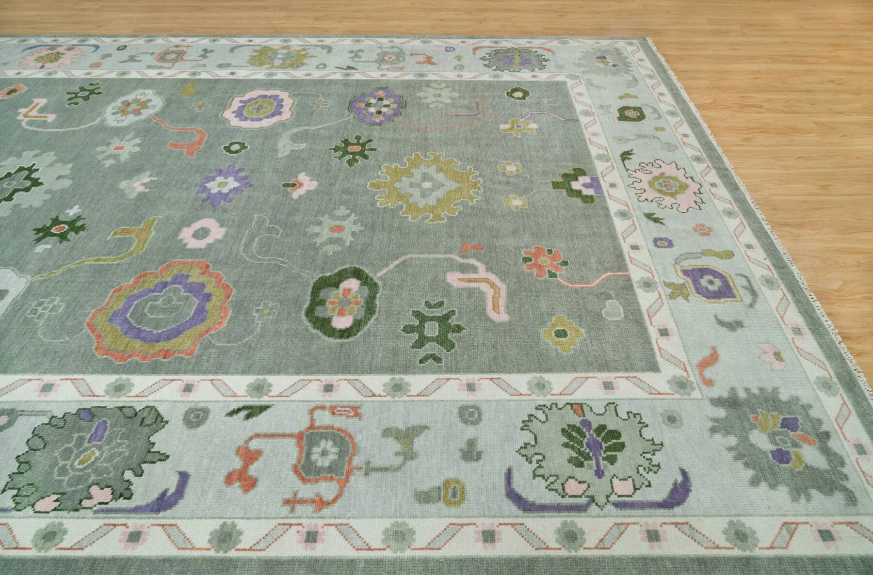 Sage & Ivory Hand-Knotted Floral Rug – Palmette & Rosette (3773)