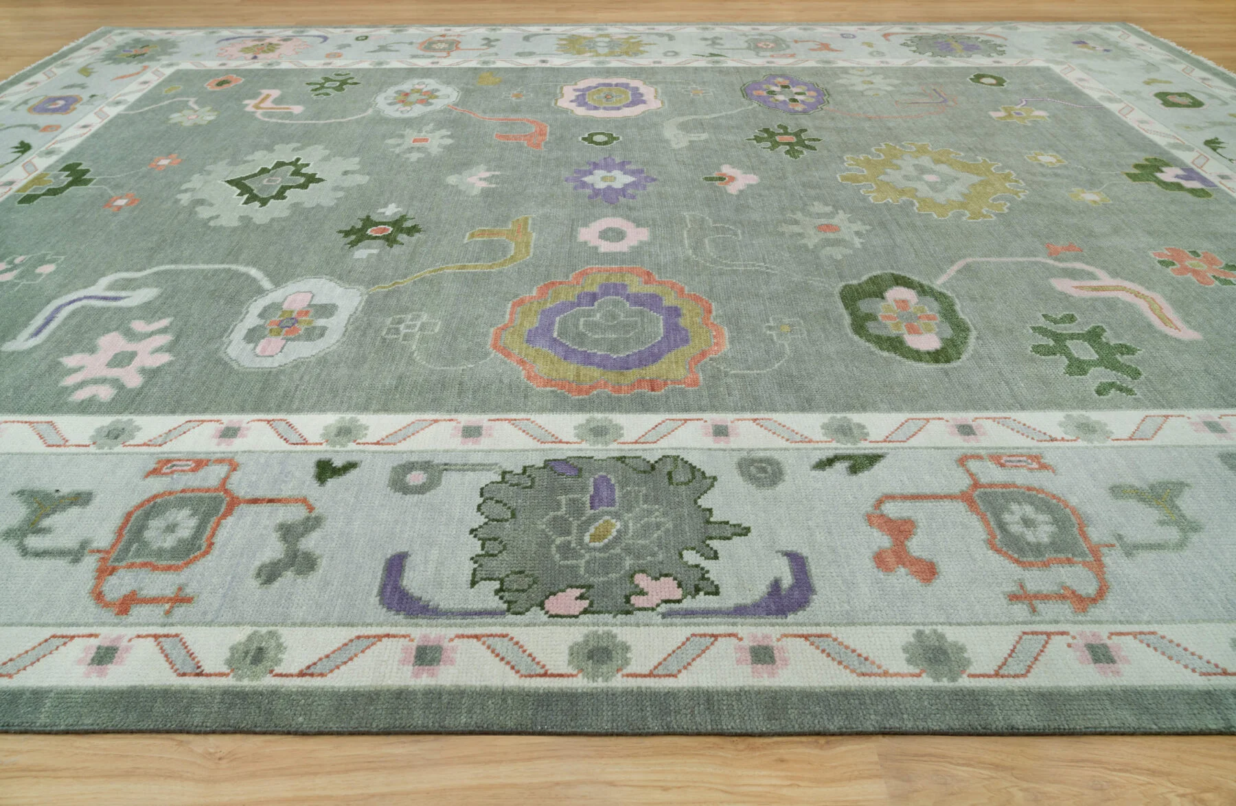 Sage & Ivory Hand-Knotted Floral Rug – Palmette & Rosette (3773)
