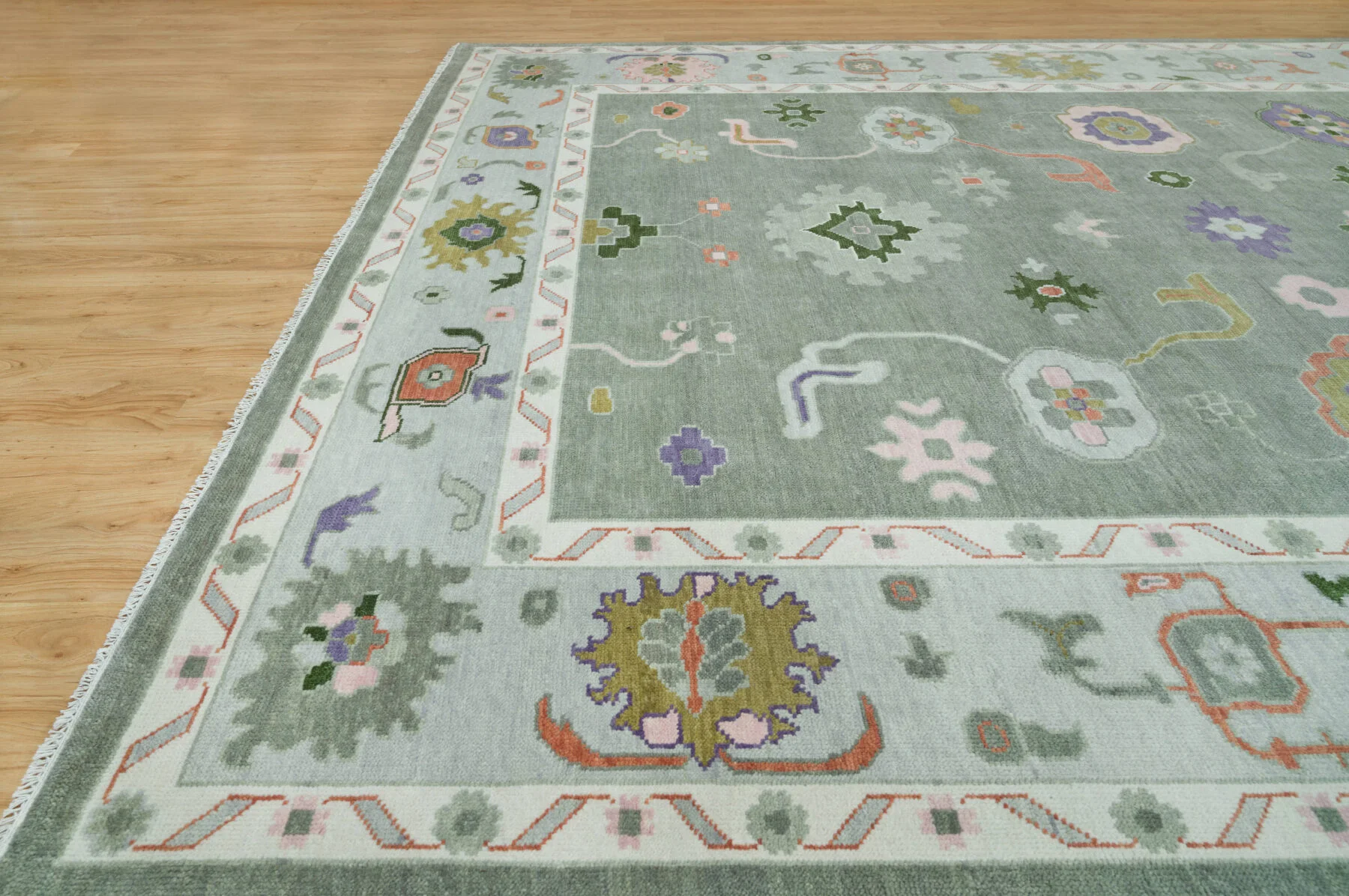 Sage & Ivory Hand-Knotted Floral Rug – Palmette & Rosette (3773)